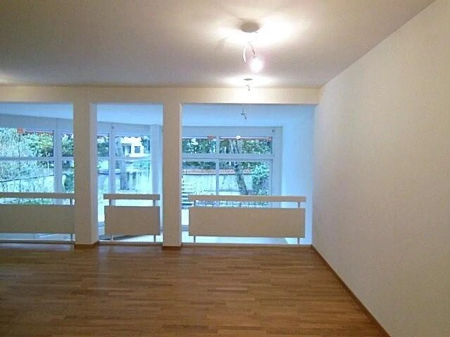 Modern apartment in a preferred location with garden seating area - Photo 5 of 12