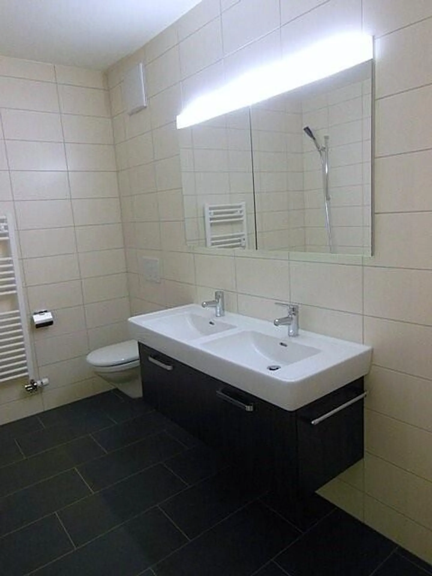 Modern apartment in a preferred location with garden seating area - Photo 6 of 12