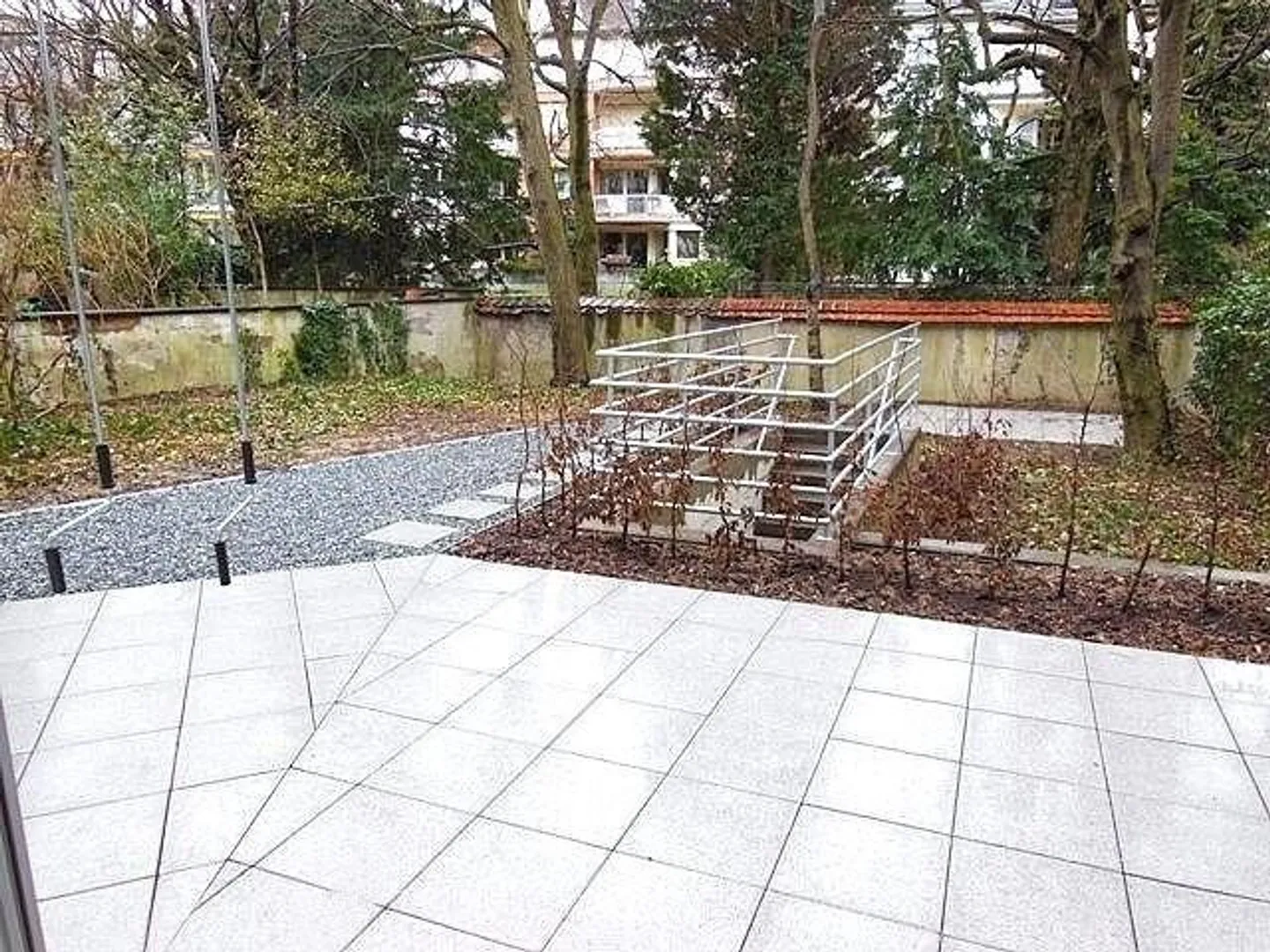 Modern apartment in a preferred location with garden seating area - Photo 11 of 12