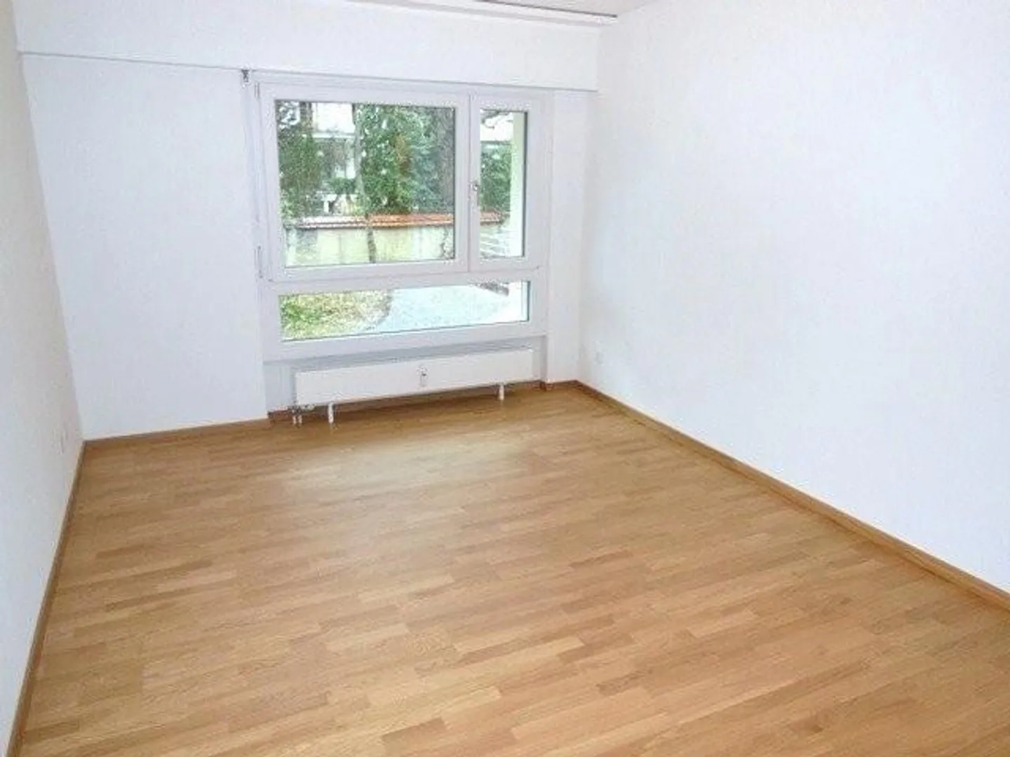 Modern apartment in a preferred location with garden seating area - Photo 9 of 12