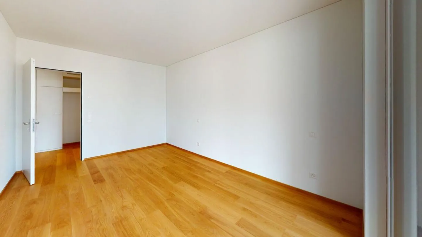 Bright 2.5 Room Apartment - Photo 9 of 13