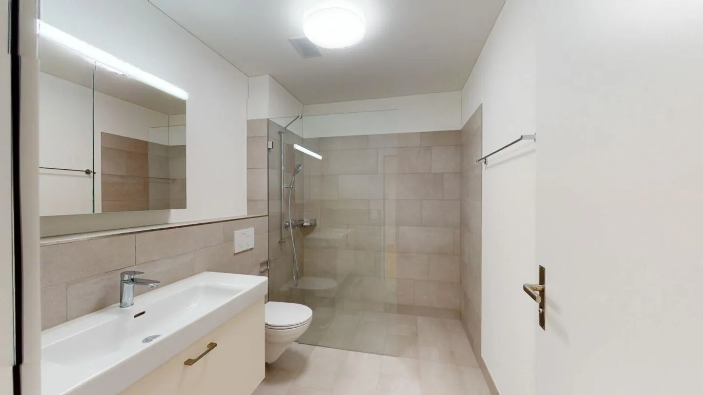 Bright 2.5 Room Apartment - Photo 10 of 13