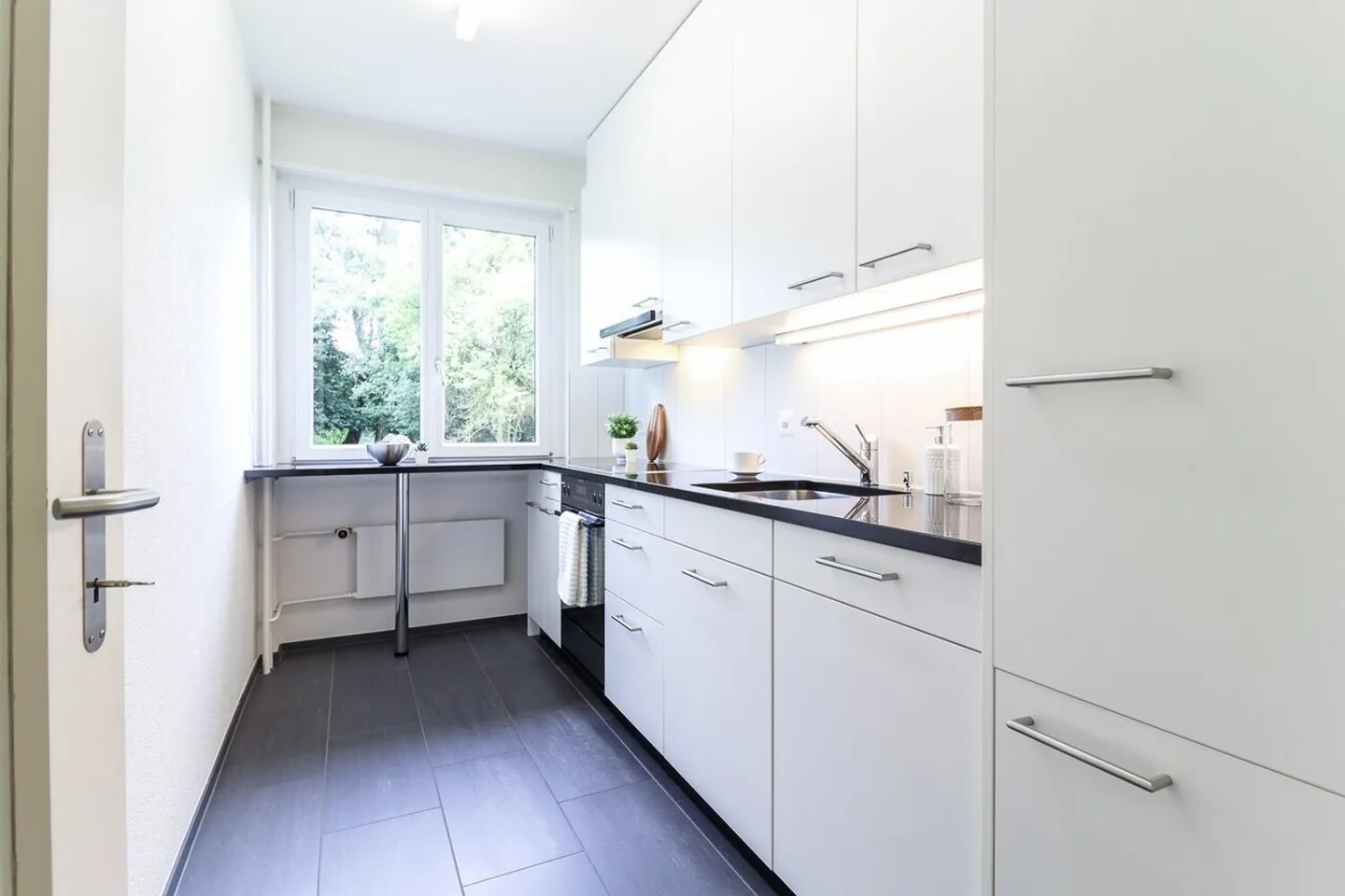 Bright 2.5-room apartment with typical character in Köniz - Photo 2 of 8