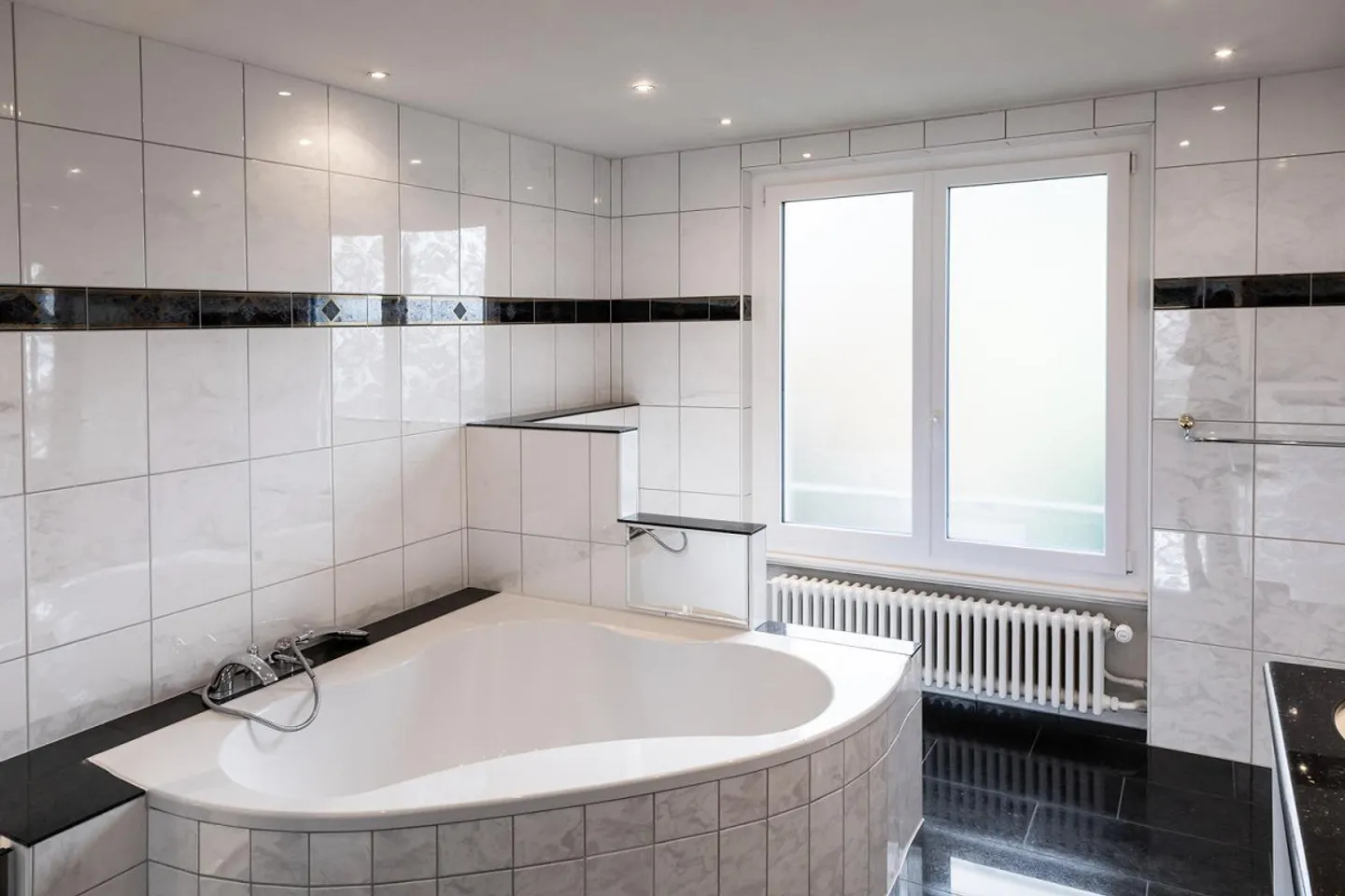Dream Home on 2 Floors with Panoramic View of the Munot & Rhine - Photo 4 of 12