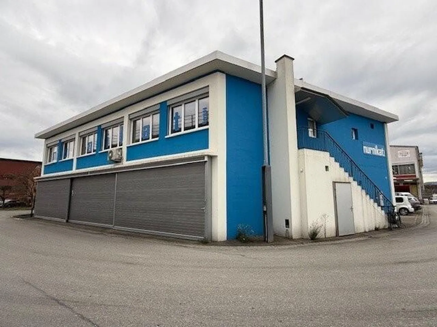 Commercial premises with separate entrance for rent in Dreispitz! - Photo 1 of 8