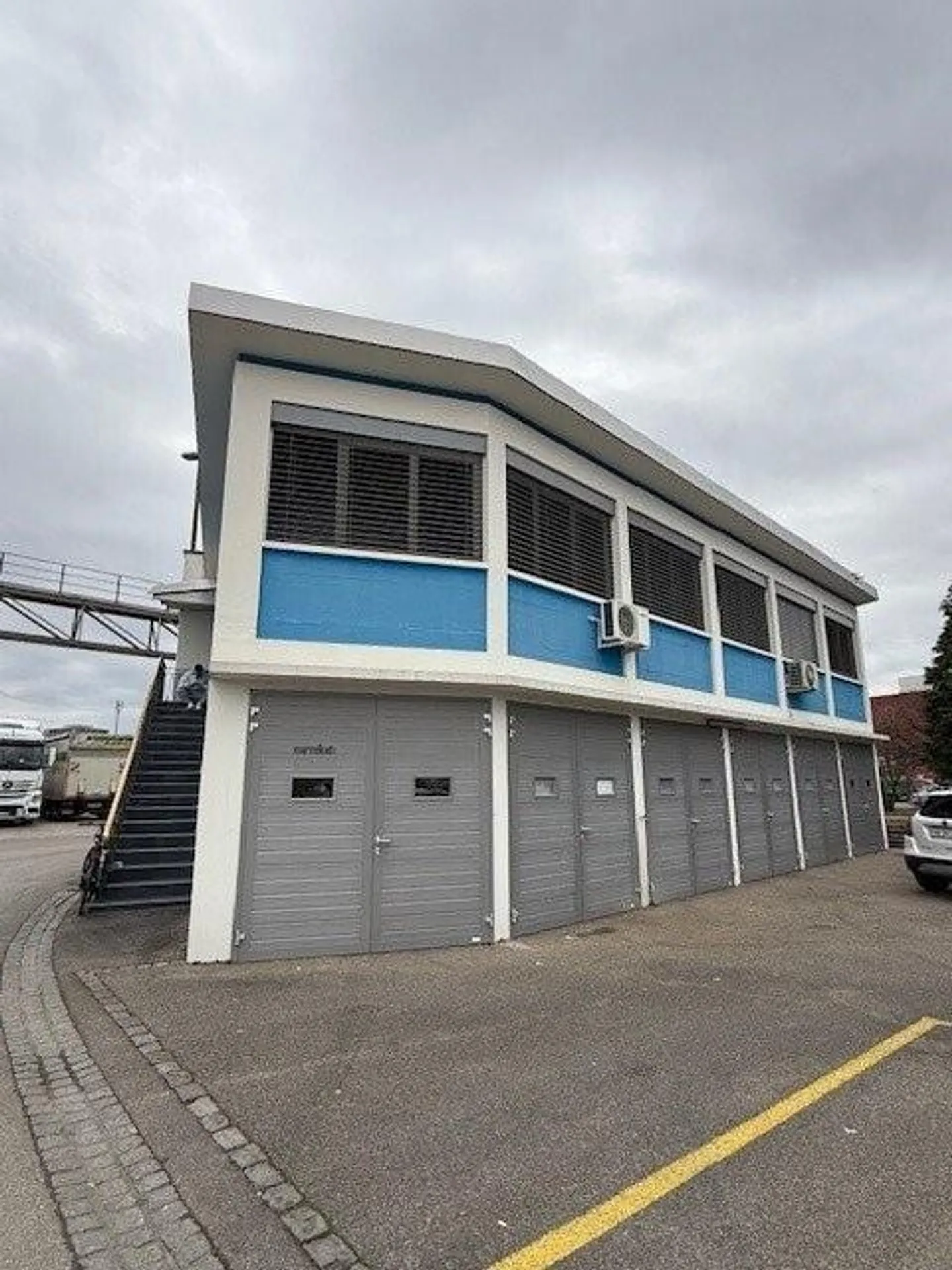 Commercial premises with separate entrance for rent in Dreispitz! - Photo 2 of 8