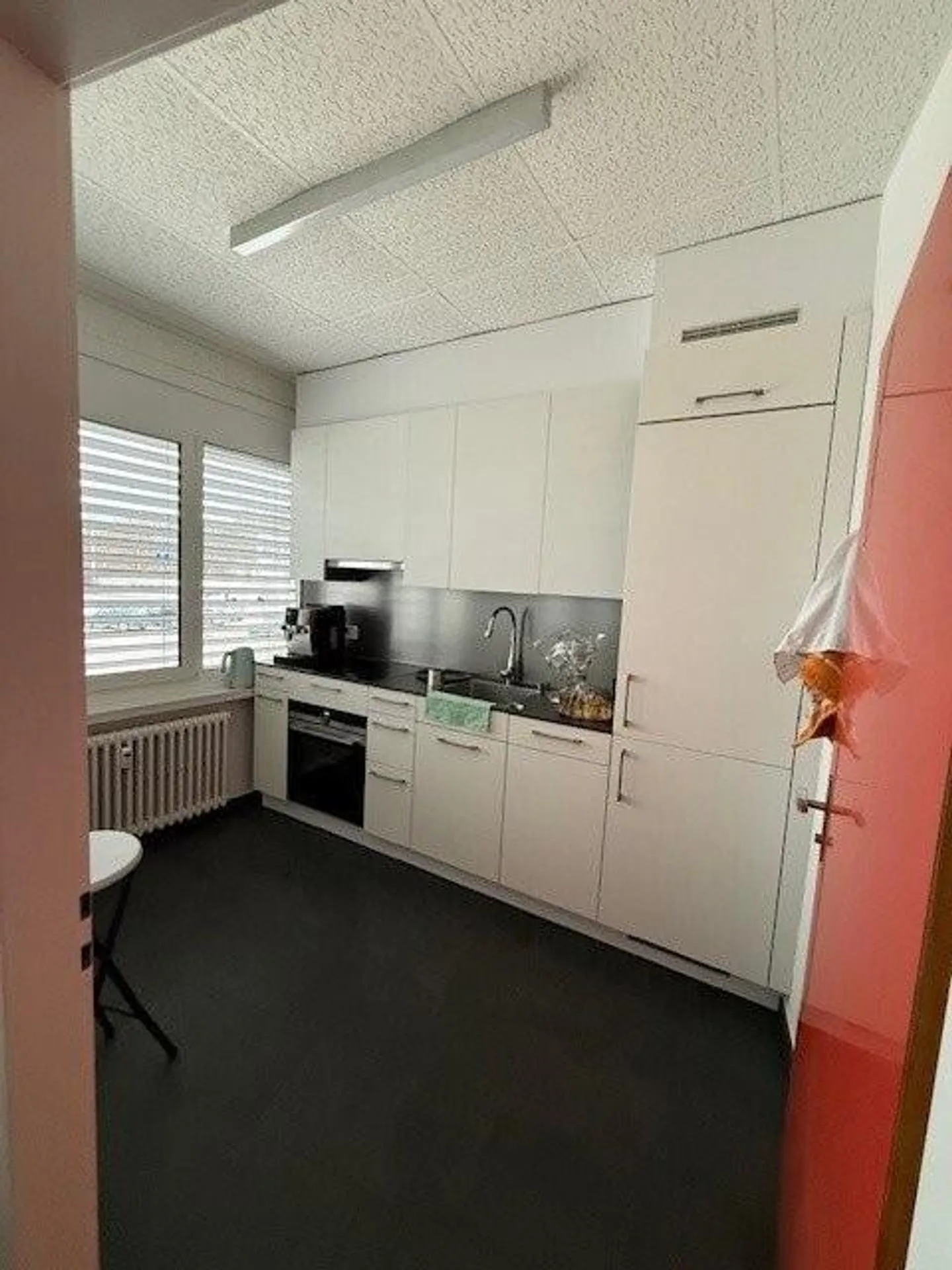 Commercial premises with separate entrance for rent in Dreispitz! - Photo 7 of 8