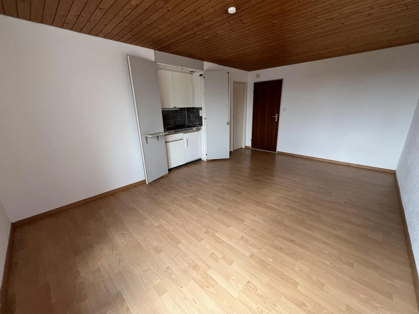 Studio directly at Wil train station - Photo 3 of 6