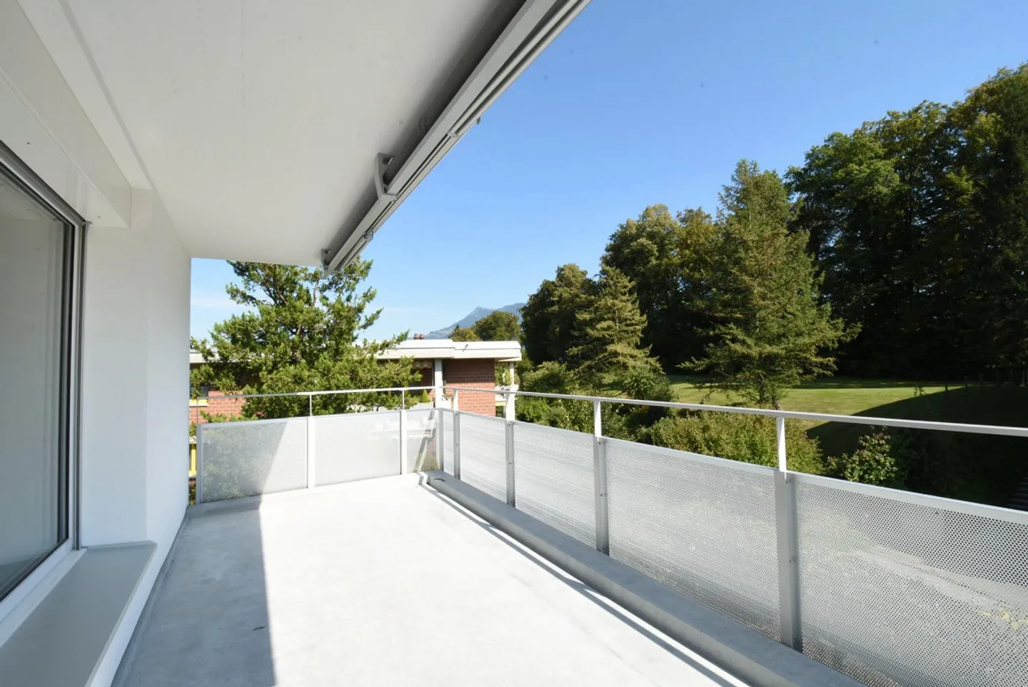 Appartement lumineux de 3,5 pièces avec balcon dans le quartier calme de Lerchenbühlhöhe - Photo 2 sur 12