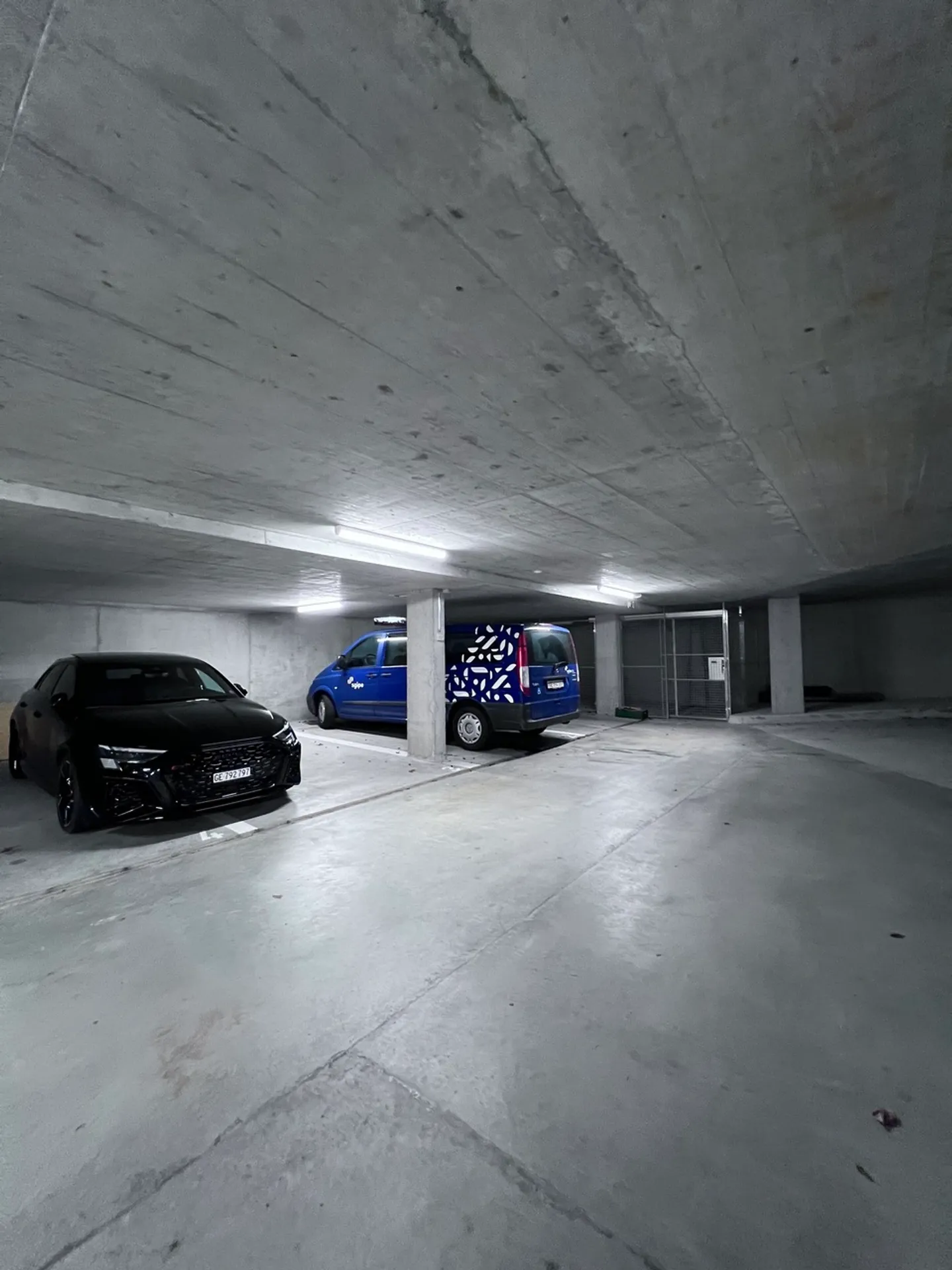 Place de parking intérieure à louer - Photo 3 sur 3