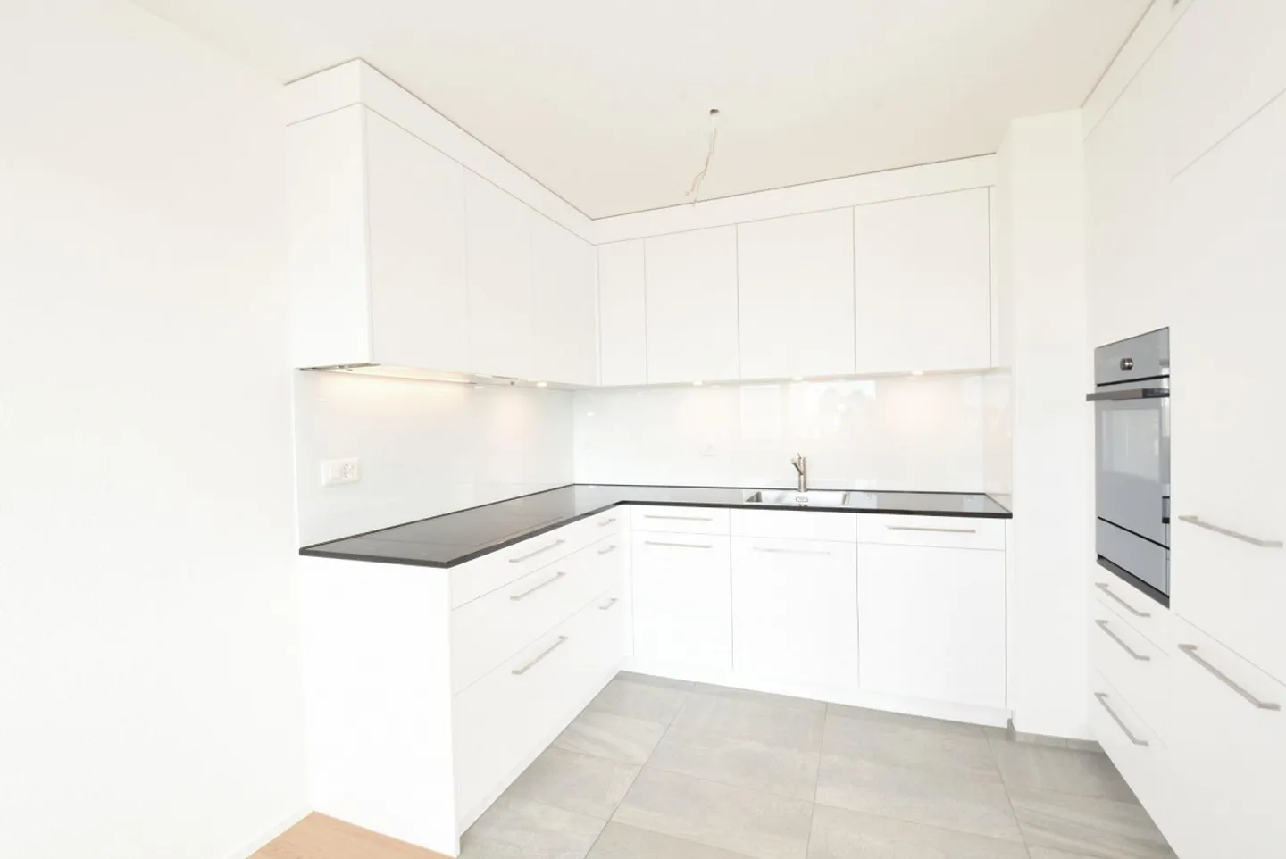 Appartement lumineux de 3,5 pièces avec balcon dans le quartier calme de Lerchenbühlhöhe - Photo 3 sur 12