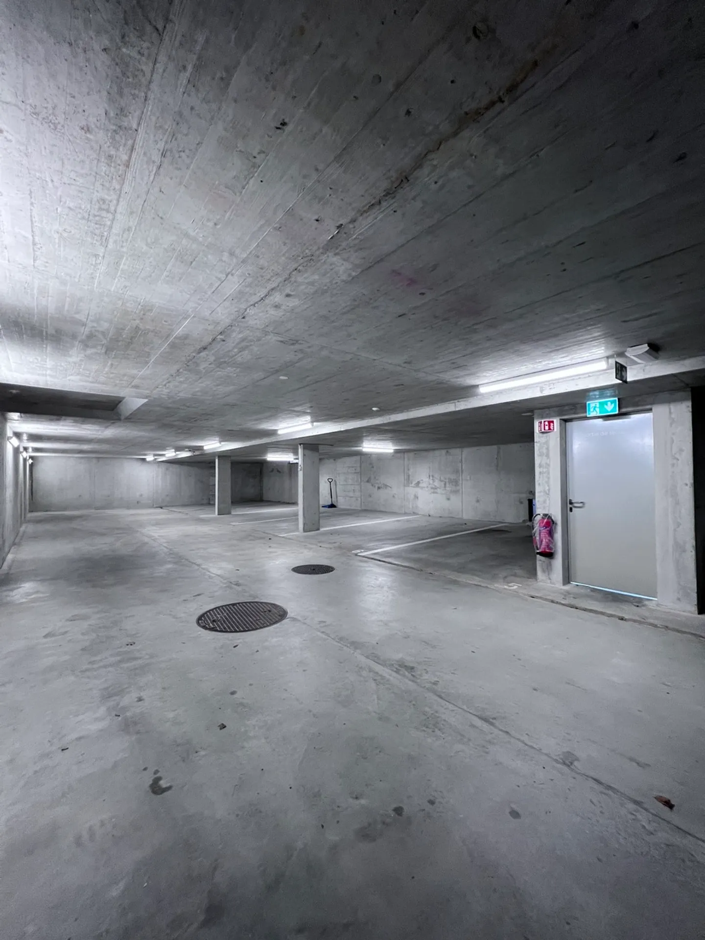 Place de parking intérieure à louer - Photo 2 sur 3