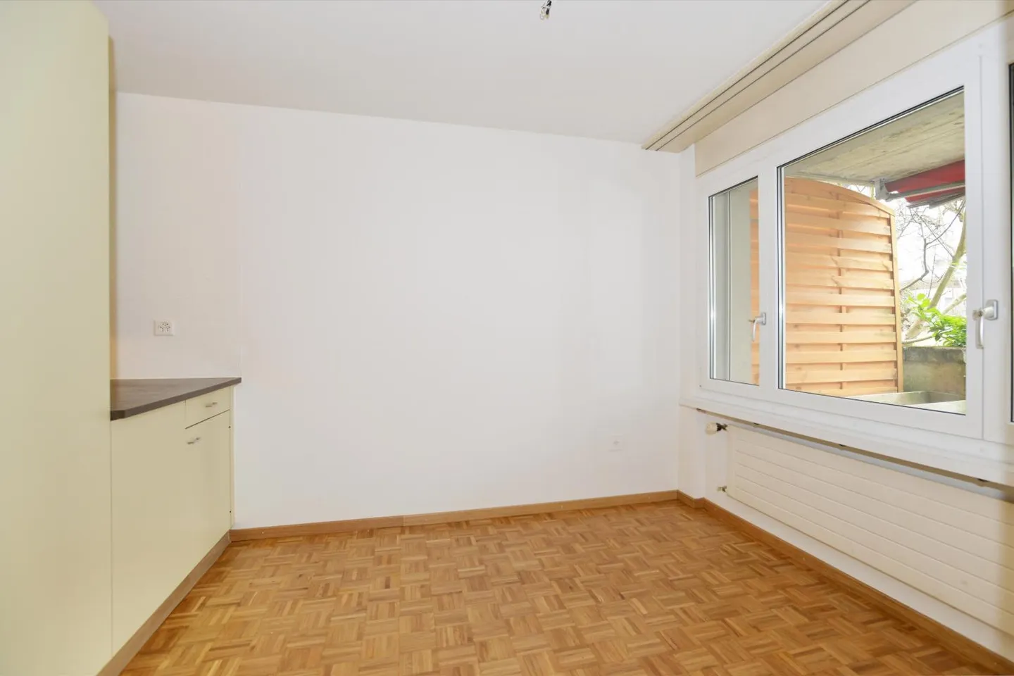 Spacious Apartment with Garden - Photo 2 of 8