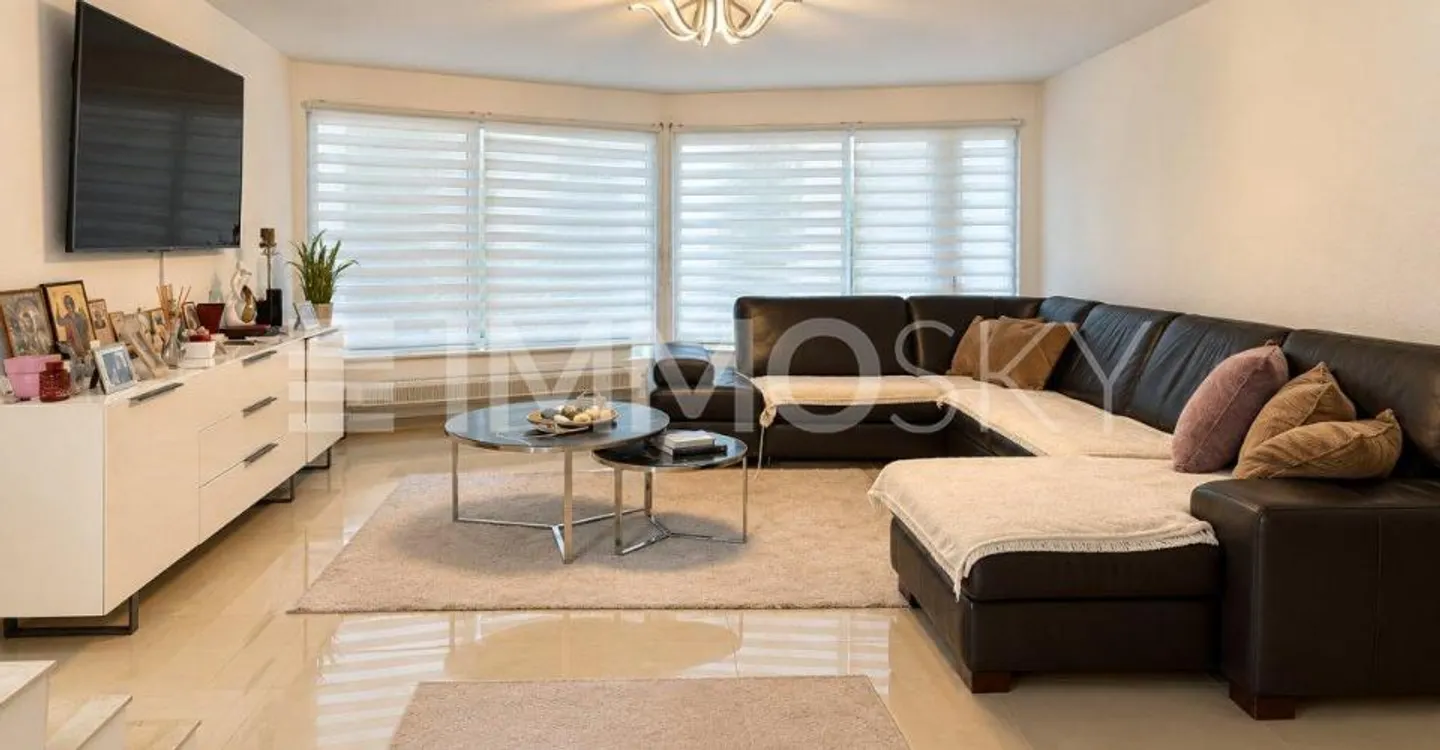 Modern Living Meets Stylish Elegance - Photo 5 of 5