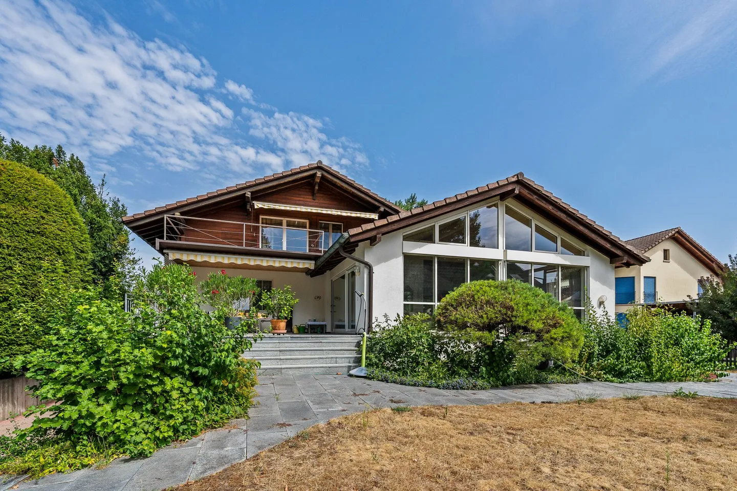 Living Happiness by the Water: Exclusive 5.5 Room House with Private Nature Oasis - Photo 2 of 27