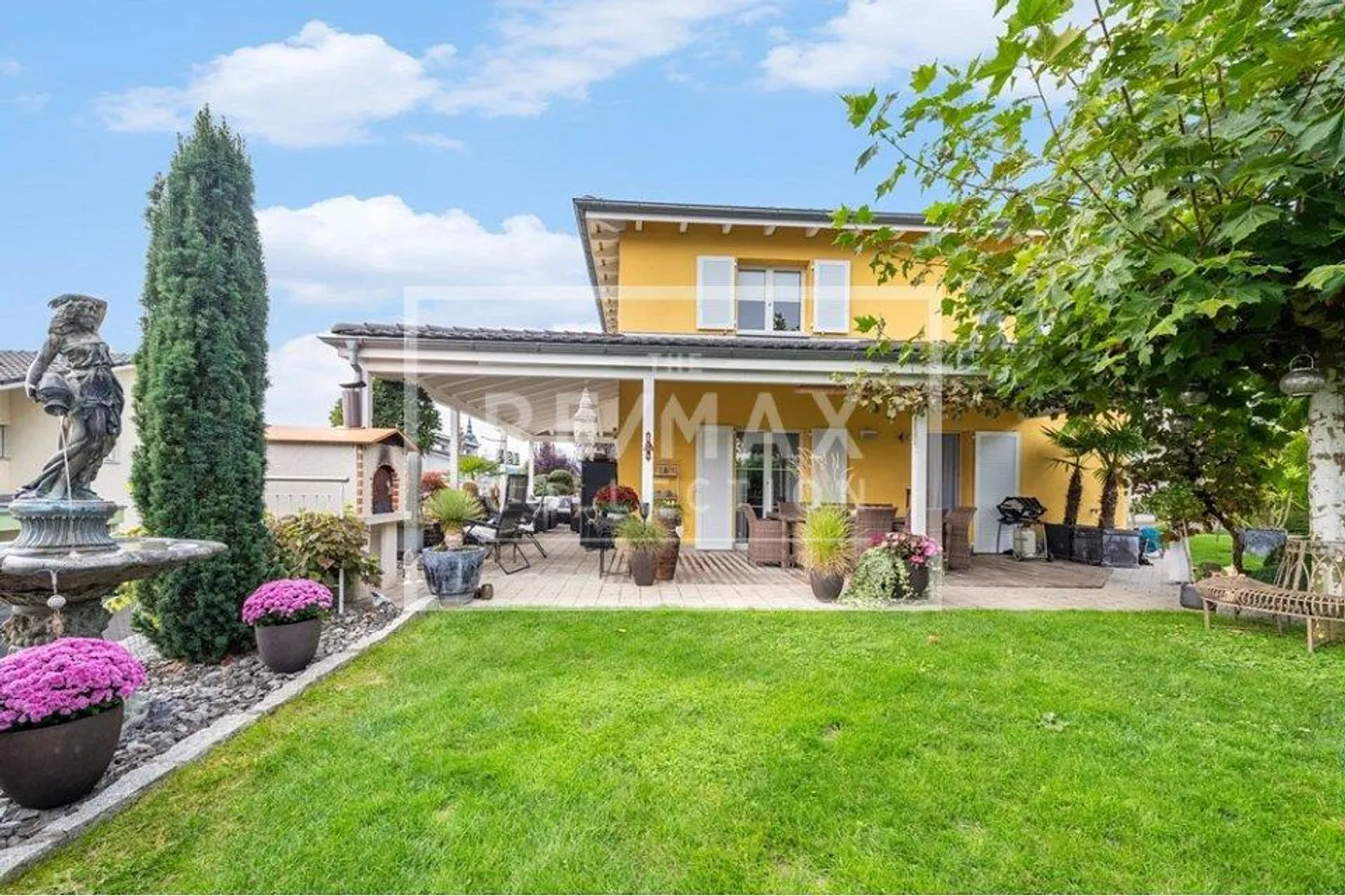 Family Dream with Style 6½-Room Country House - Photo 8 of 13