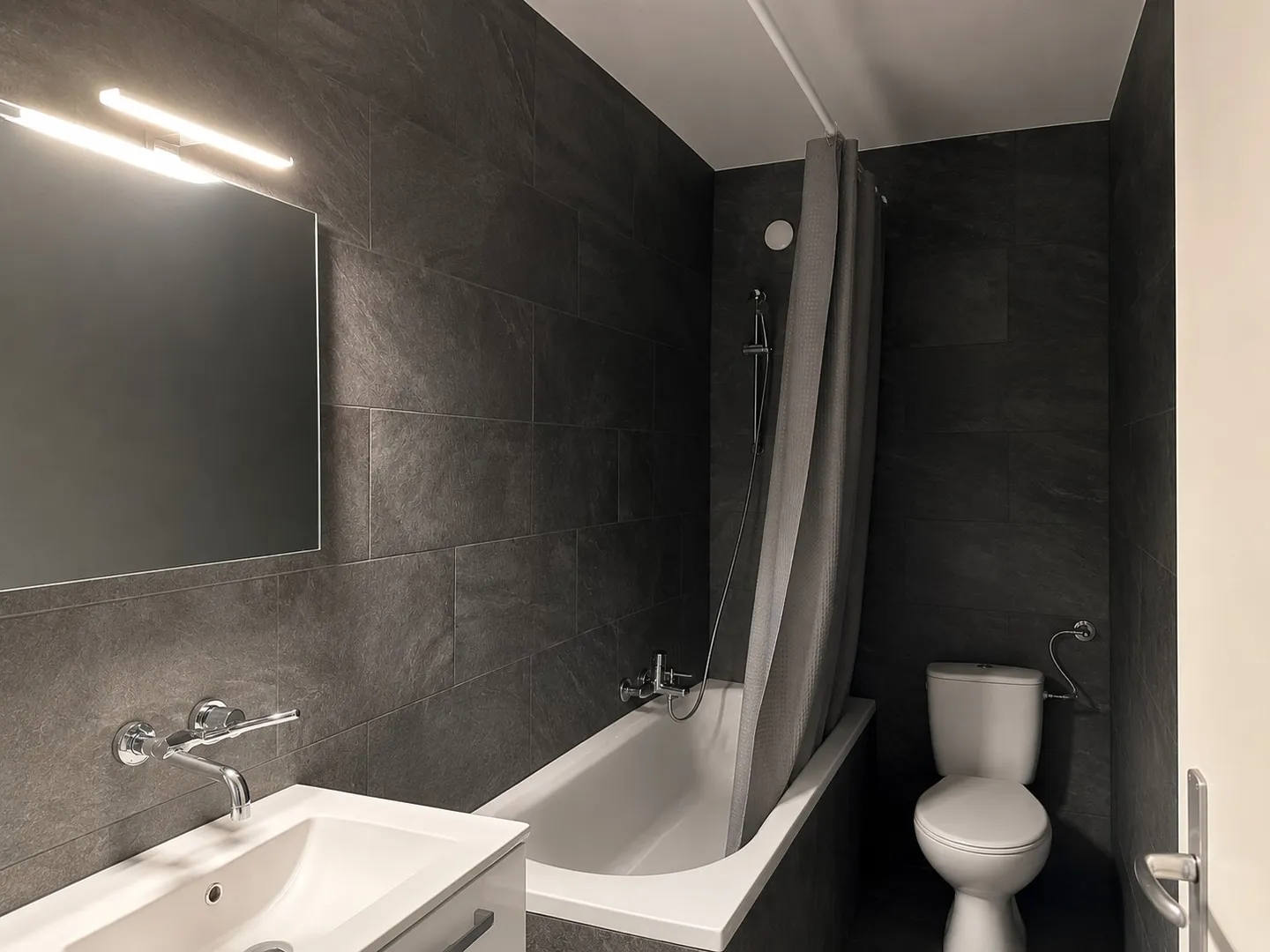 Appartement Confortable dans un Quartier Calme - Photo 6 sur 6