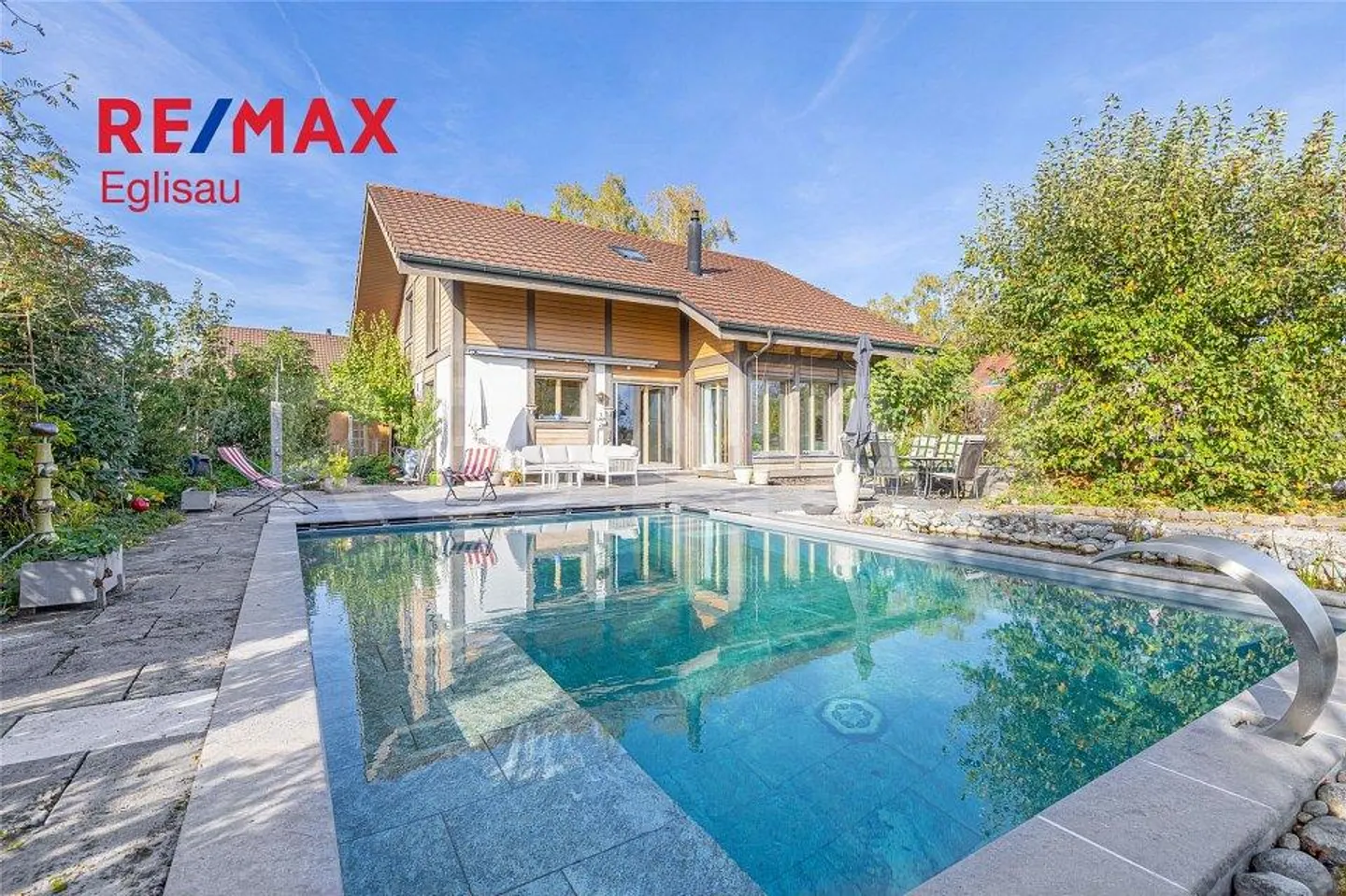 Living with a View: Spacious Single-Family Home with Pool - Photo 1 of 13