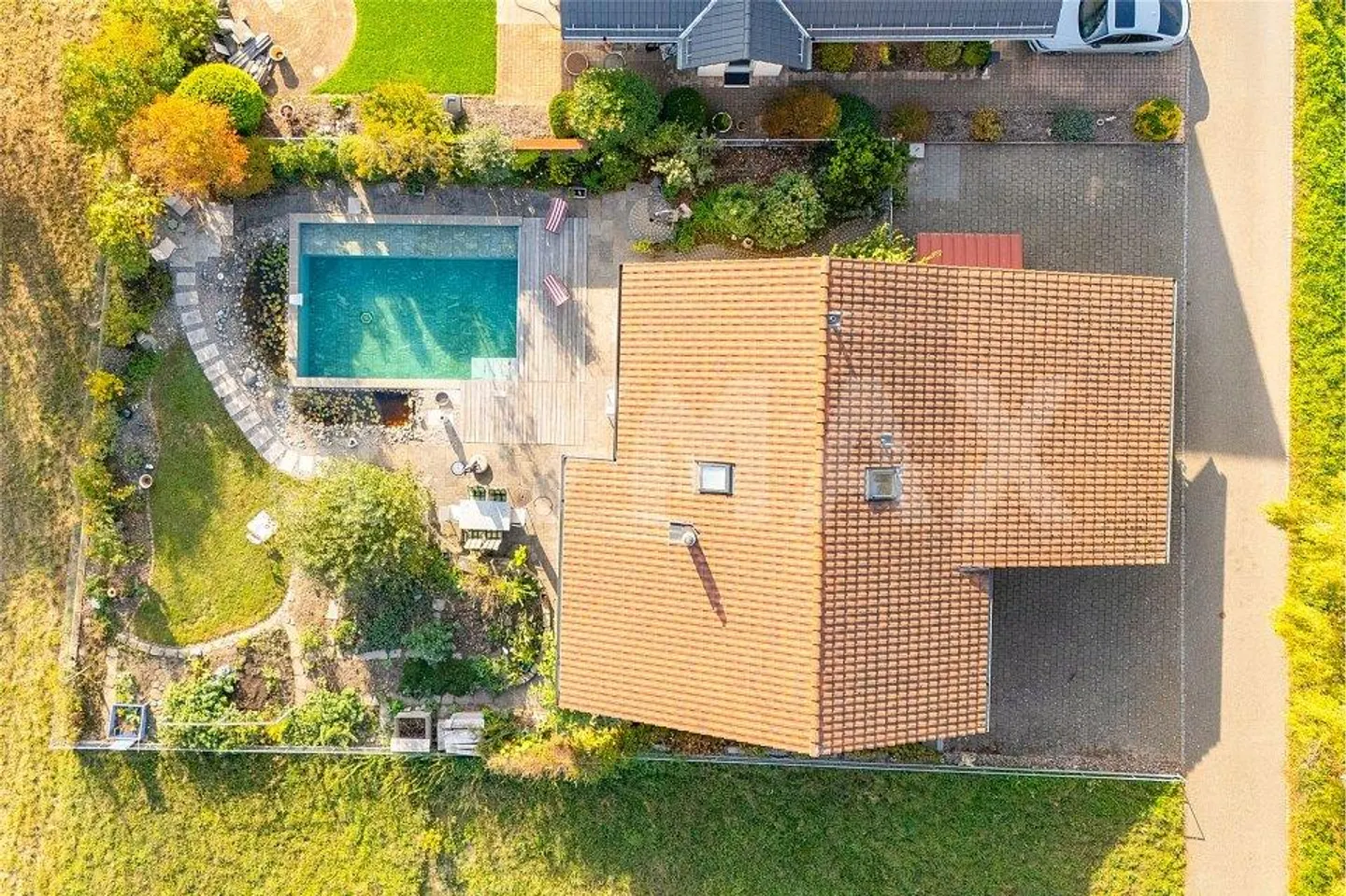 Living with a View: Spacious Single-Family Home with Pool - Photo 3 of 13