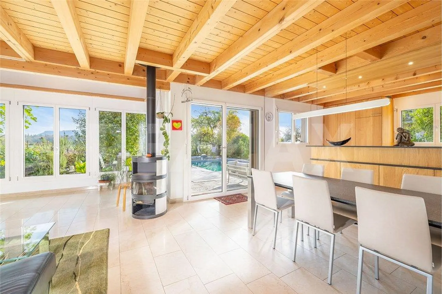 Living with a View: Spacious Single-Family Home with Pool - Photo 4 of 13