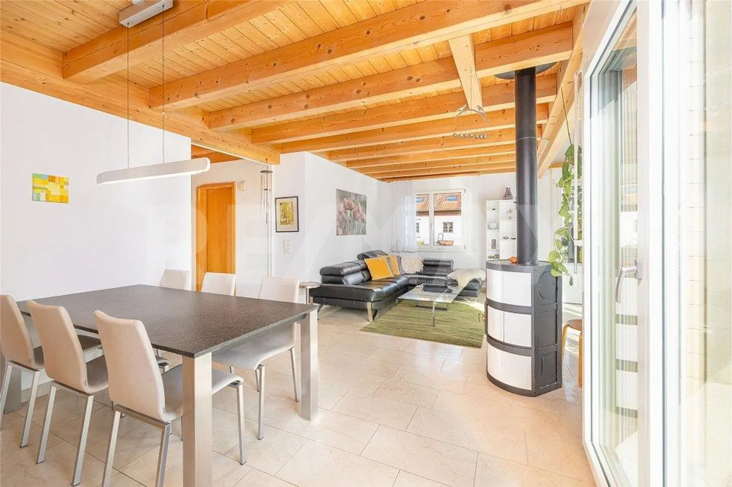 Living with a View: Spacious Single-Family Home with Pool - Photo 7 of 13