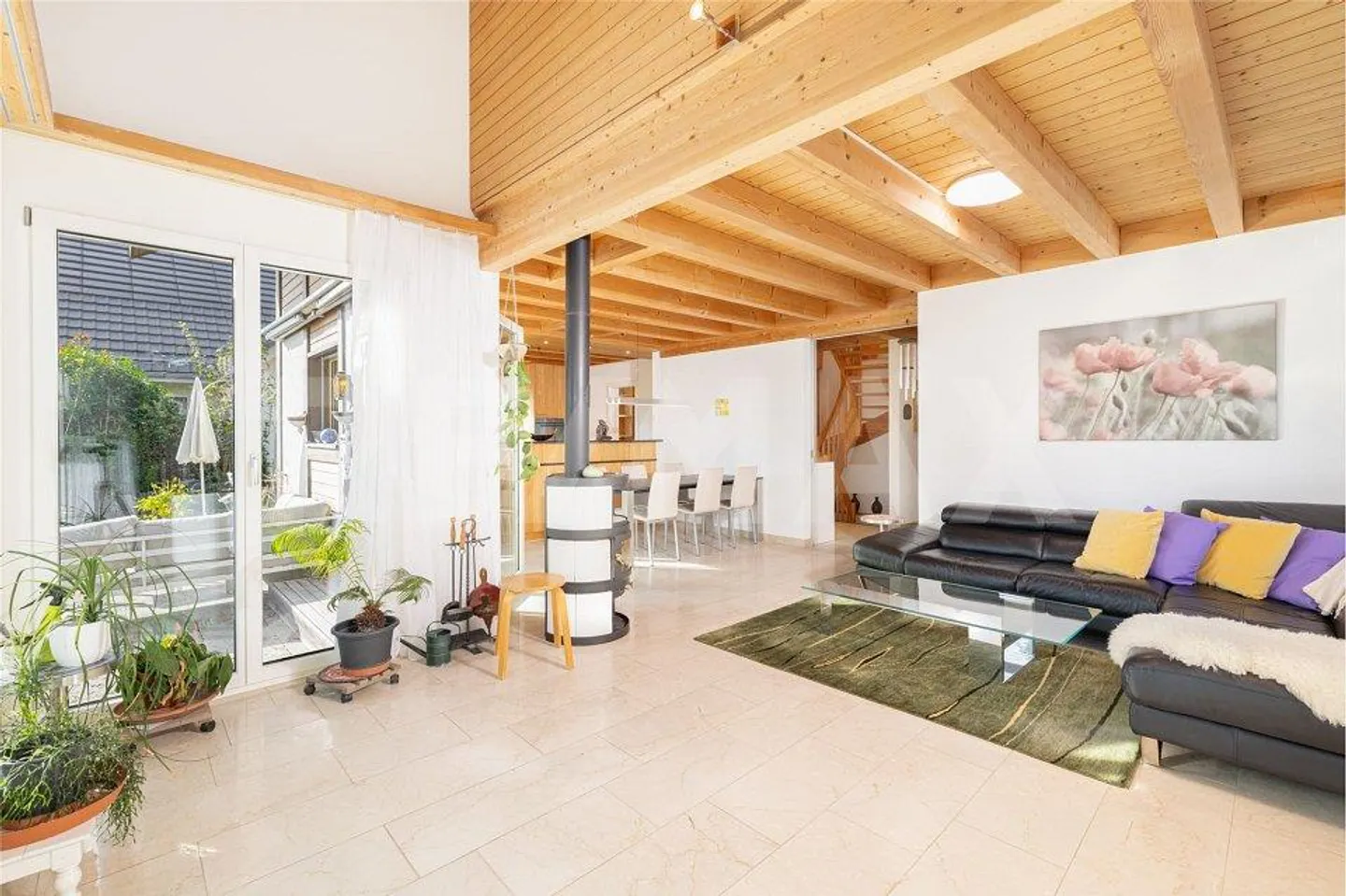 Living with a View: Spacious Single-Family Home with Pool - Photo 9 of 13