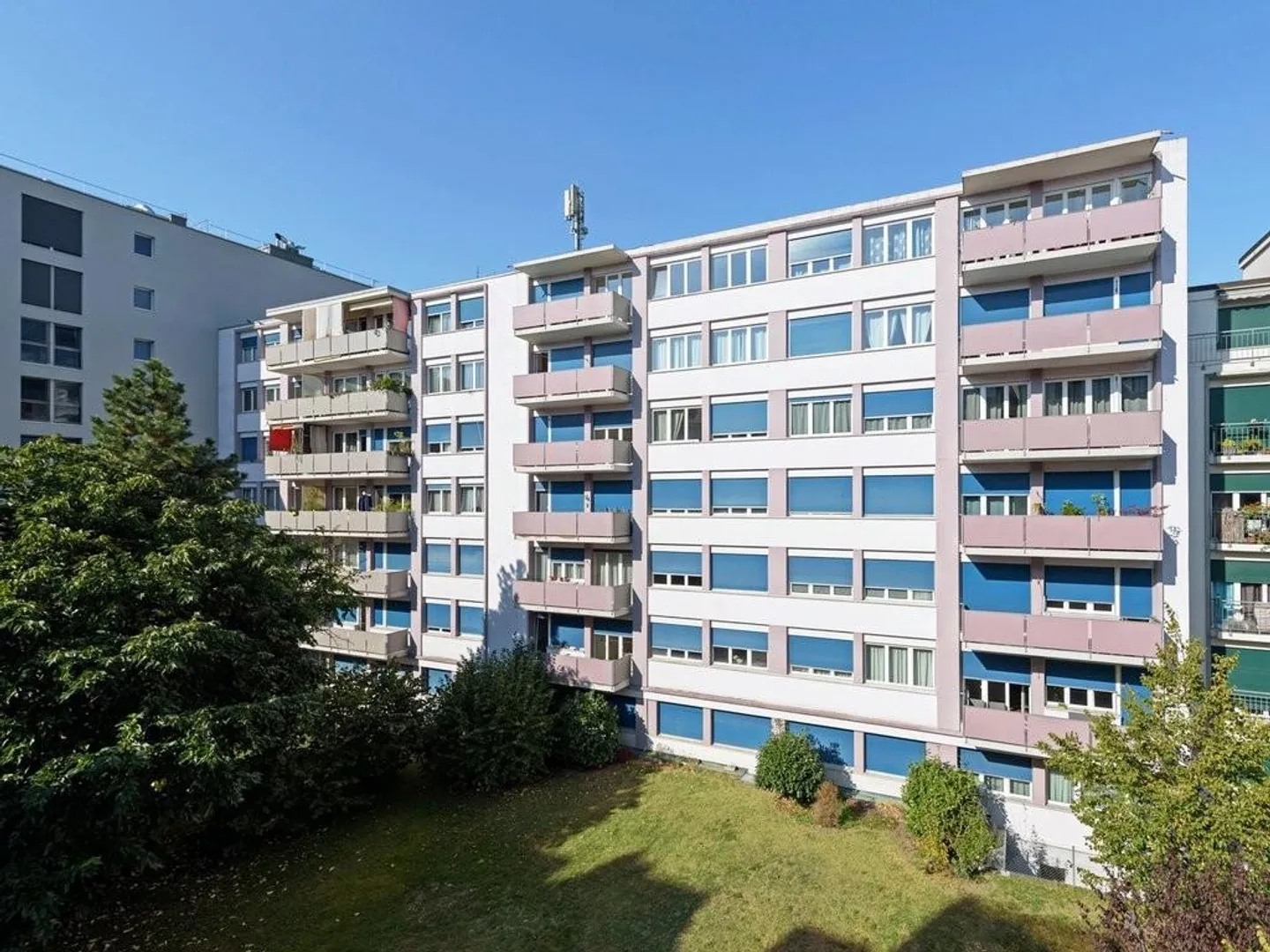 Not far from the Cornavin Station and the Charmilles - Photo 1 of 10