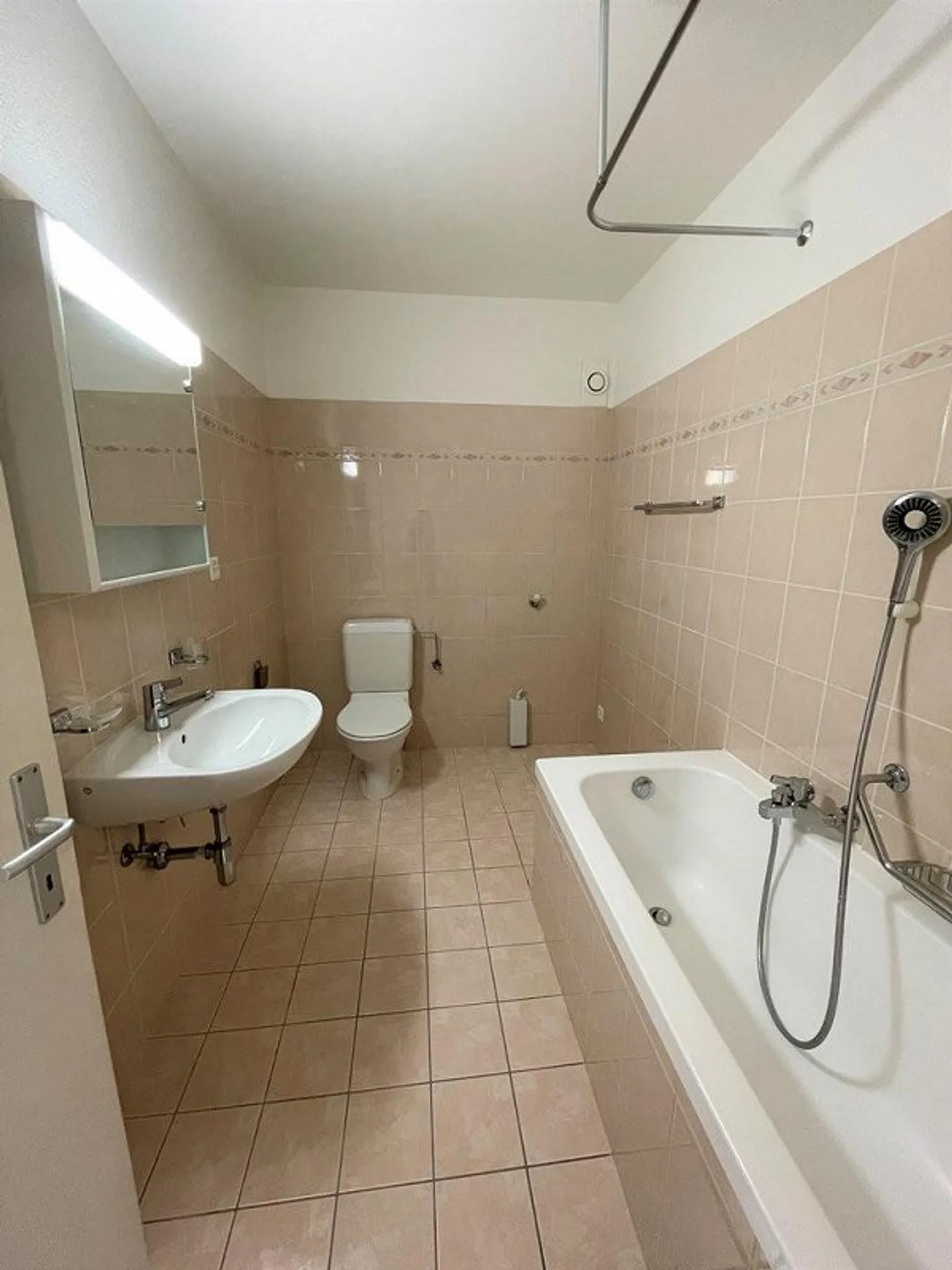 Not far from the Cornavin Station and the Charmilles - Photo 7 of 10