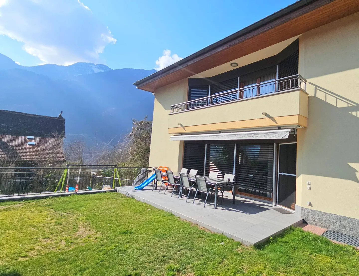 BEAUTIFUL AND SPACIOUS INDEPENDENT HOUSE - Photo 1 of 24