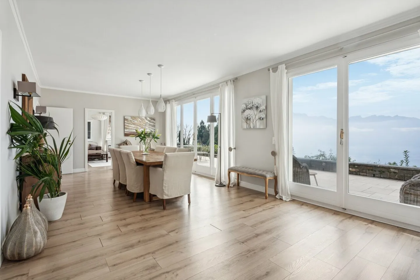 Magnifica villa con vista panoramica sul lago e sulle montagne - Foto 5 di 14