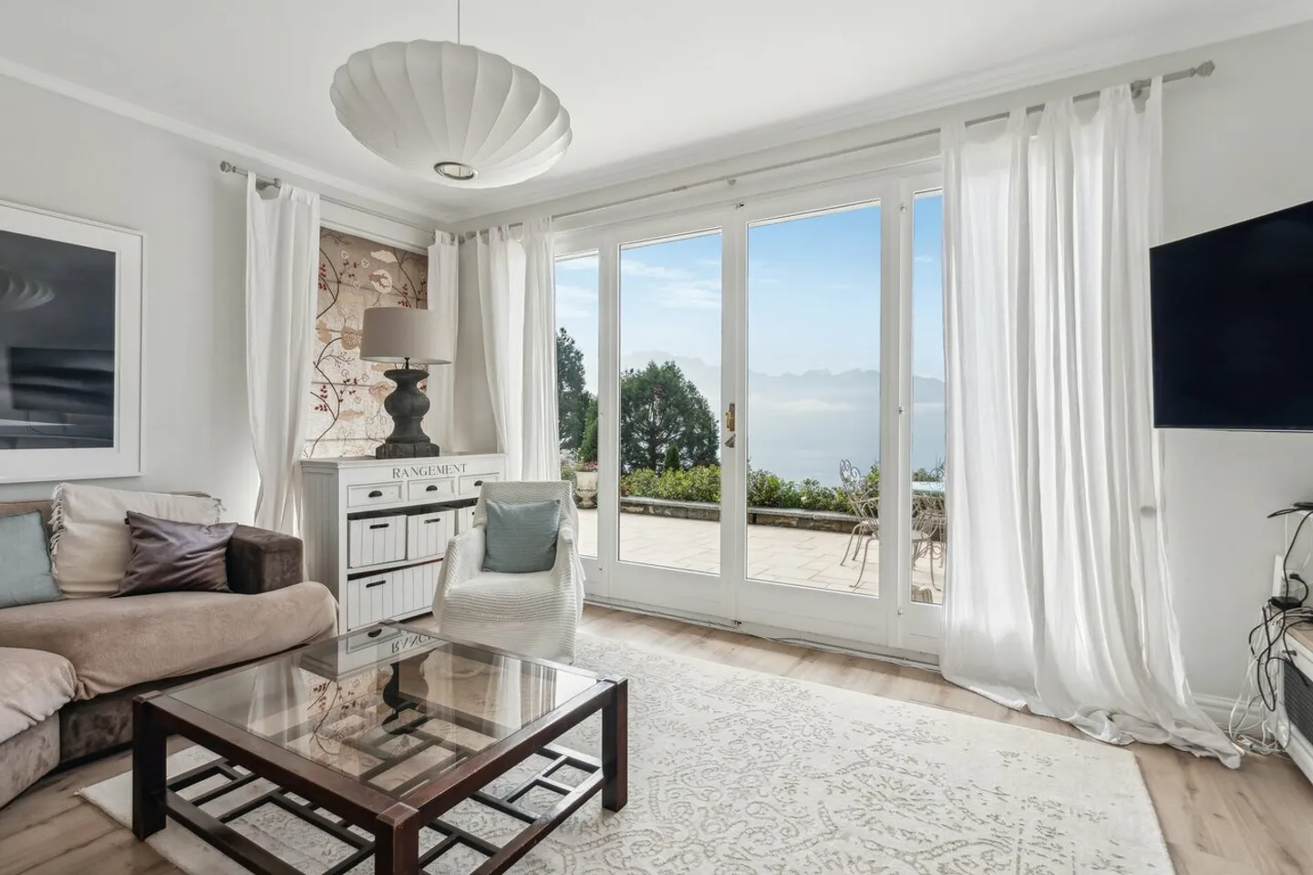 Magnifica villa con vista panoramica sul lago e sulle montagne - Foto 6 di 14