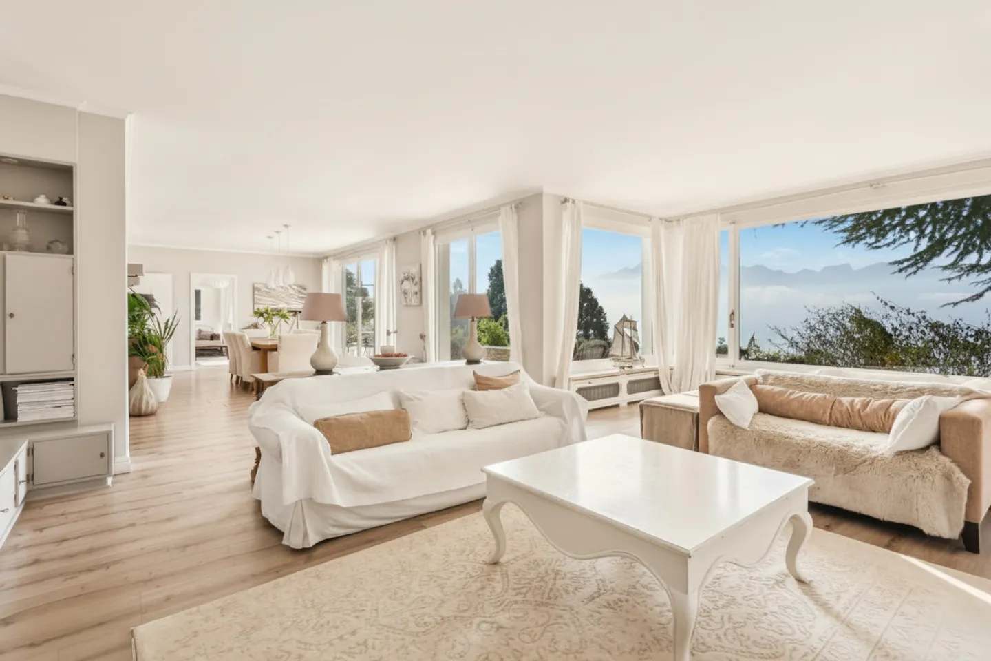 Magnifica villa con vista panoramica sul lago e sulle montagne - Foto 7 di 14