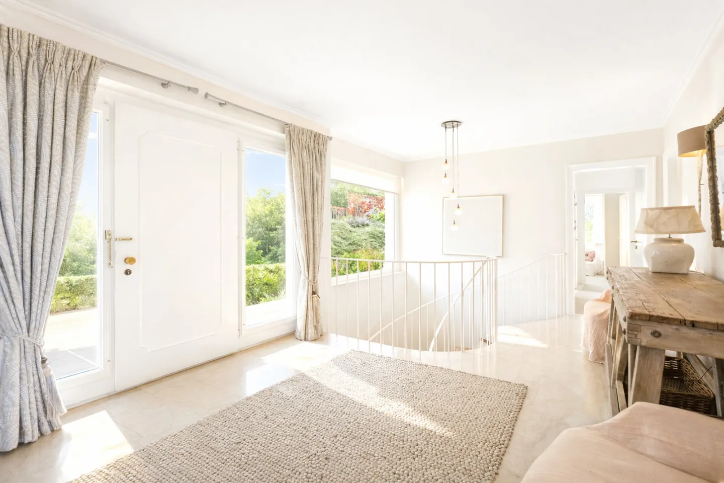 Magnifica villa con vista panoramica sul lago e sulle montagne - Foto 9 di 14