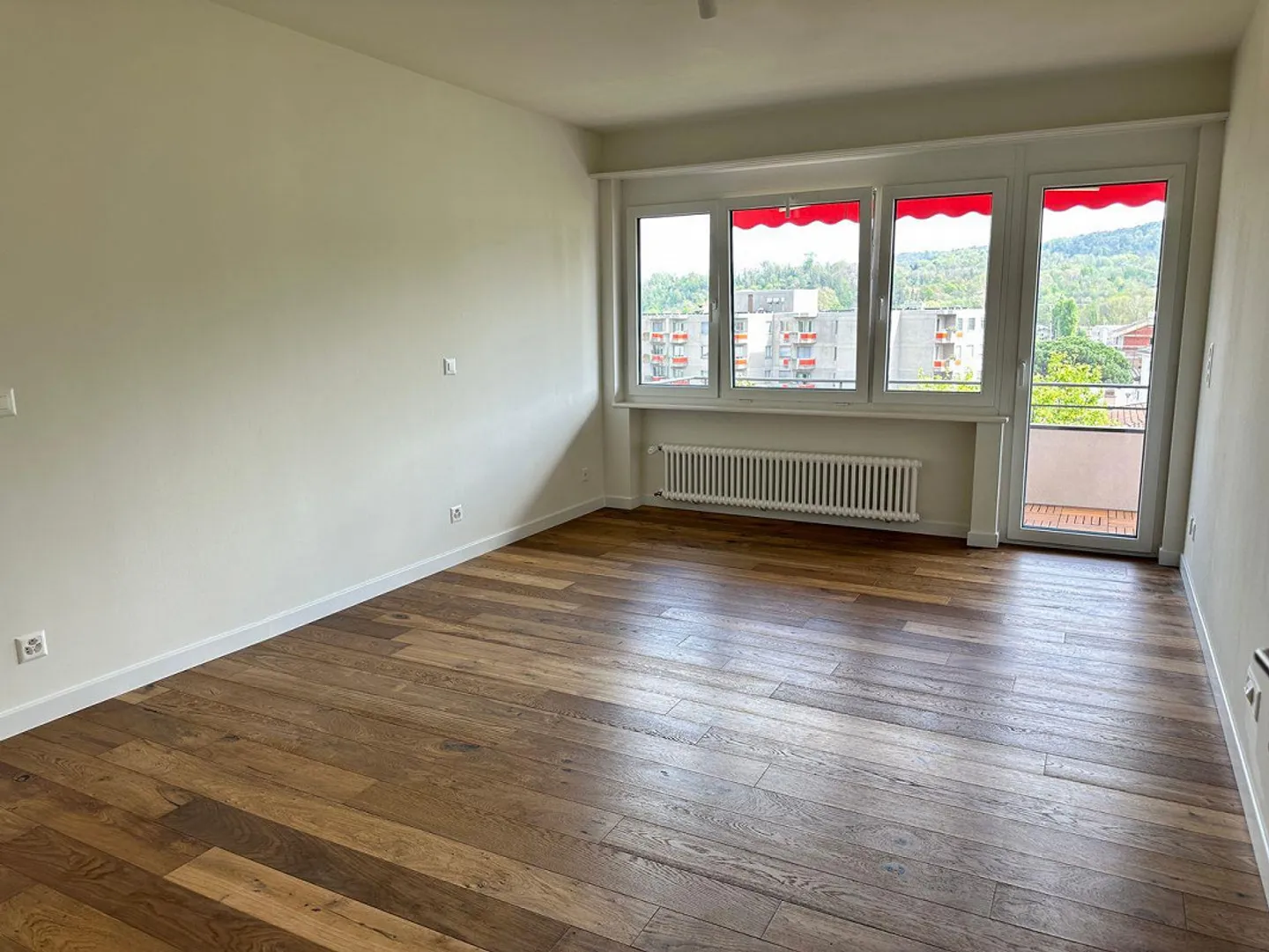 Geräumige Wohnung mit Terrasse - Foto 1 von 11