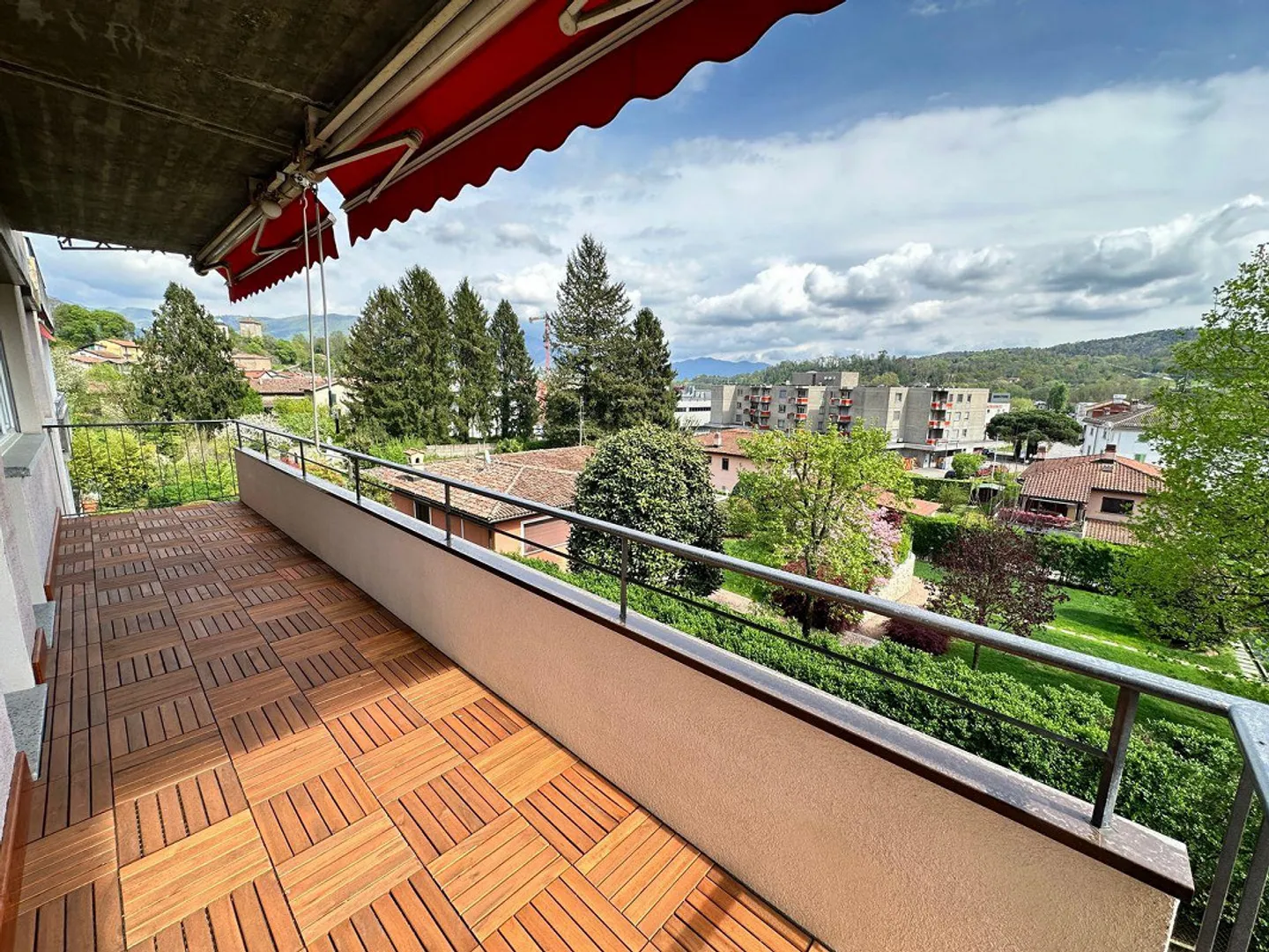 Geräumige Wohnung mit Terrasse - Foto 2 von 11