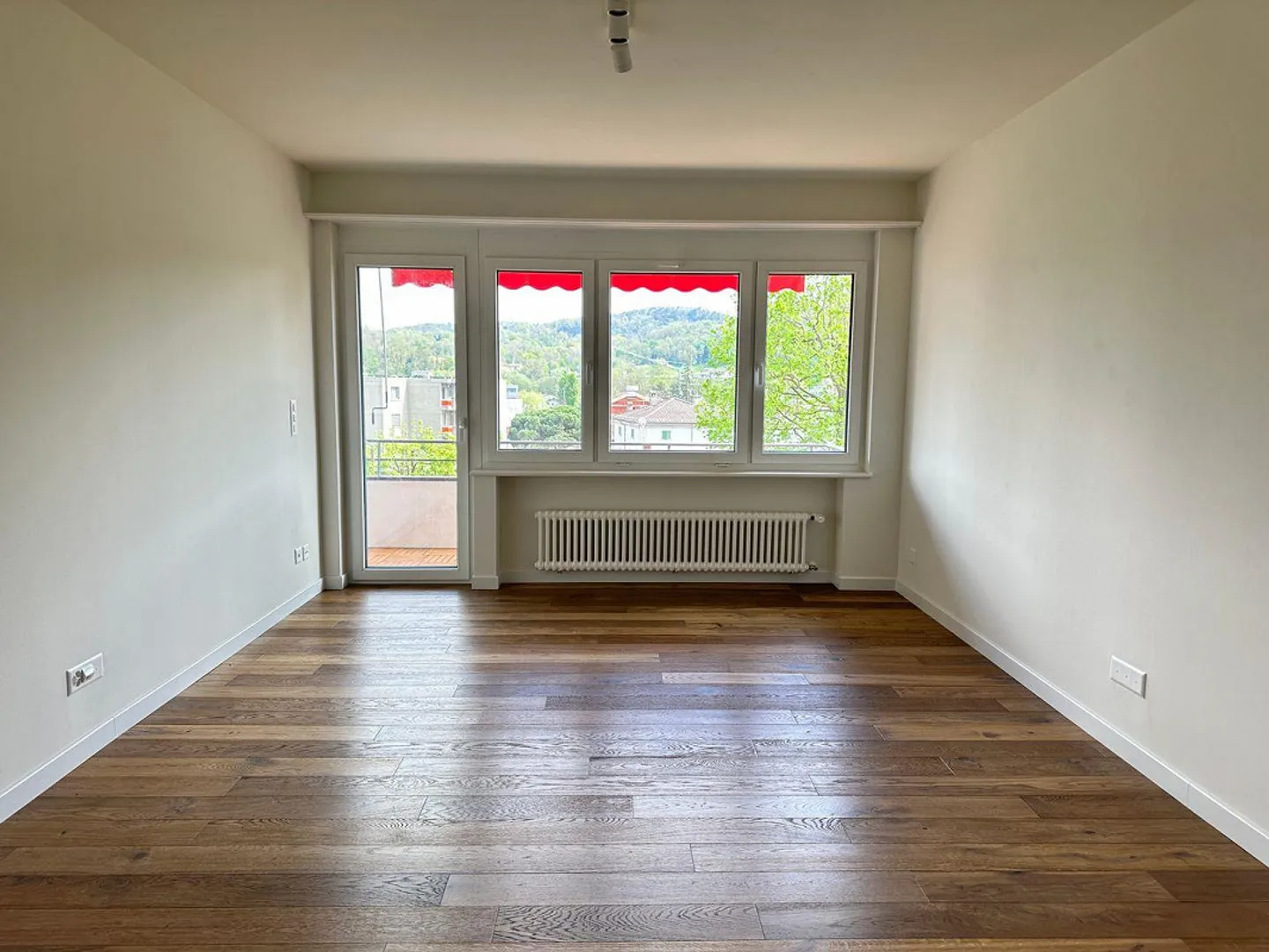 Geräumige Wohnung mit Terrasse - Foto 3 von 11