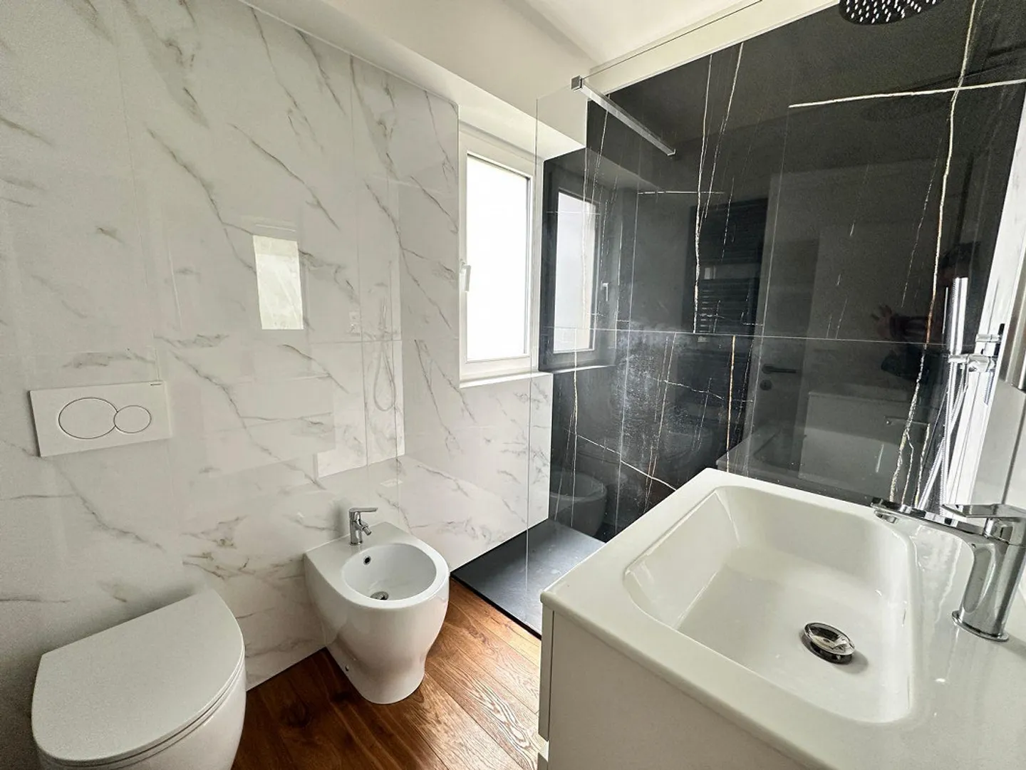 Geräumige Wohnung mit Terrasse - Foto 10 von 11