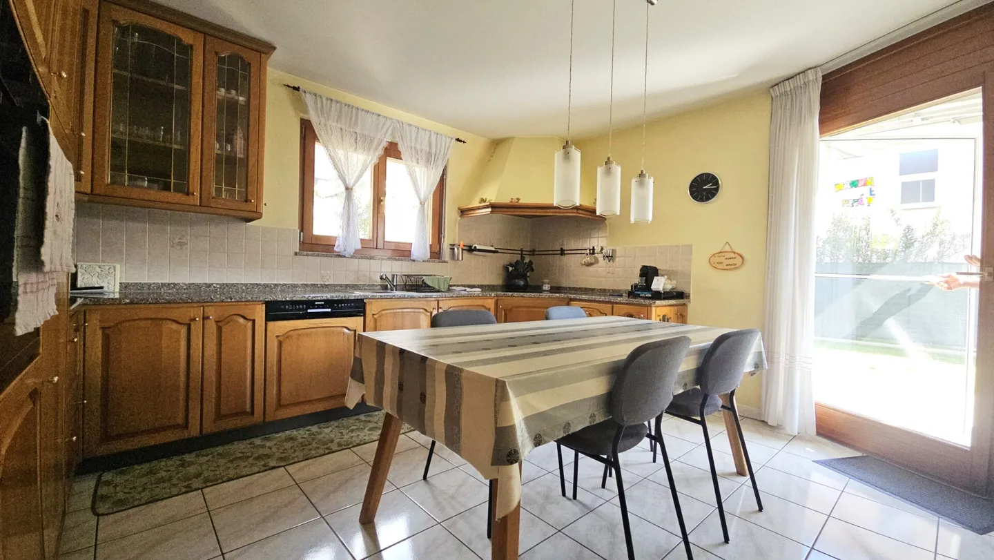 BEAUTIFUL AND SPACIOUS INDEPENDENT HOUSE - Photo 10 of 24
