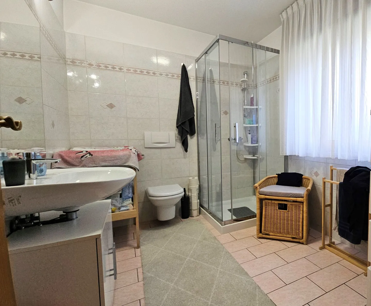 BEAUTIFUL AND SPACIOUS INDEPENDENT HOUSE - Photo 11 of 24