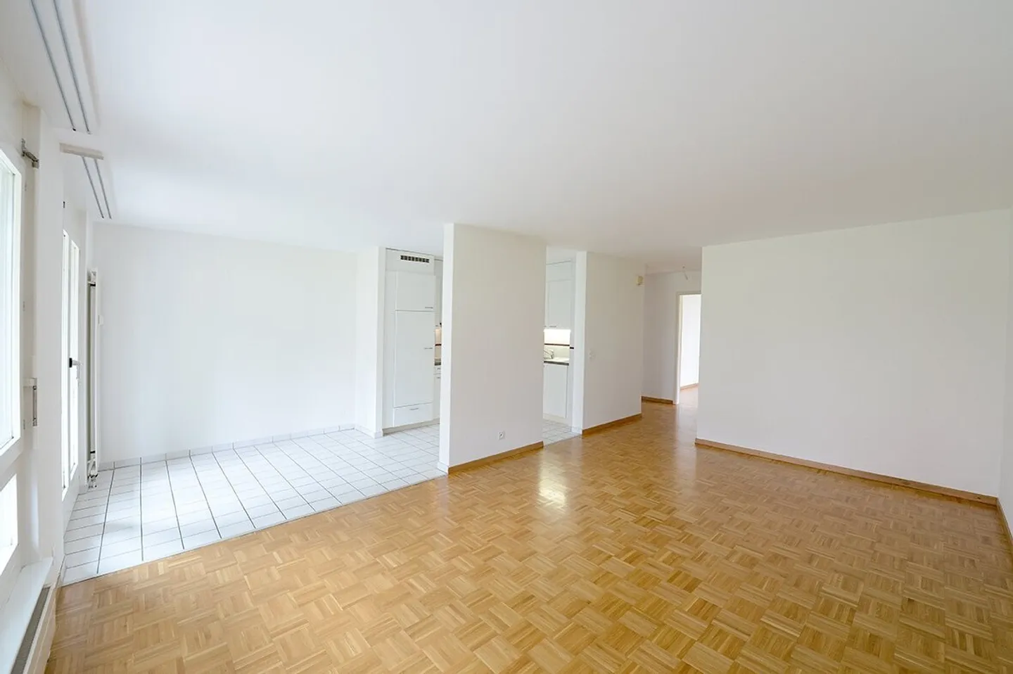 Helles Appartement mit Balkon - Foto 4 von 11