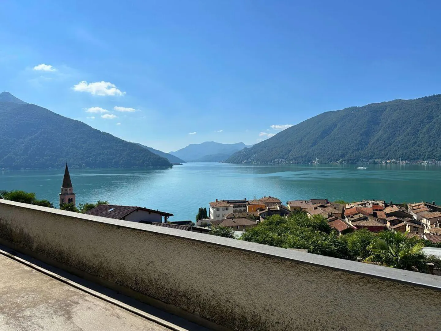 Appartement intéressant de 5,5 pièces avec grande terrasse et vue imprenable sur le lac - Photo 2 sur 18