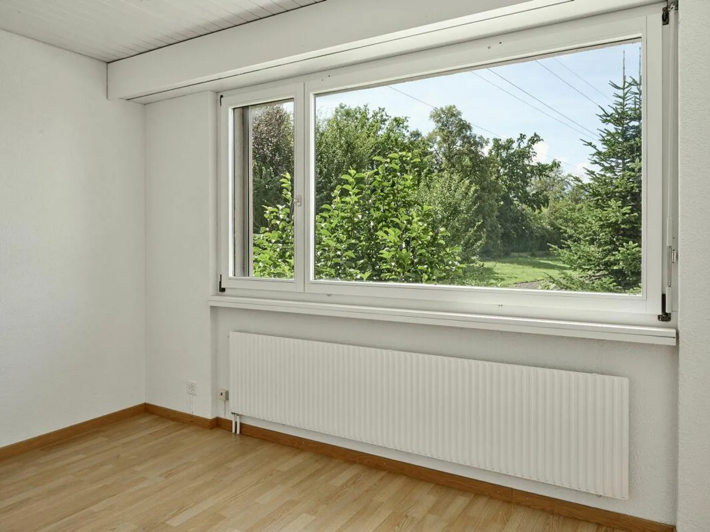 End Row House with Pool and Large Garden - Photo 16 of 17