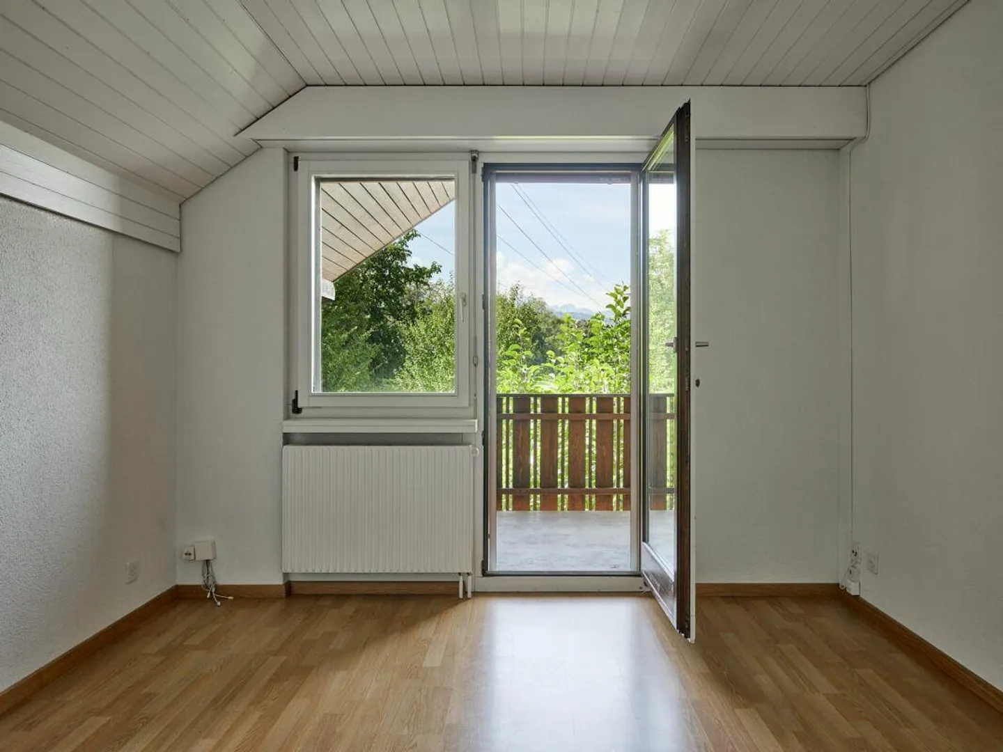End Row House with Pool and Large Garden - Photo 14 of 17