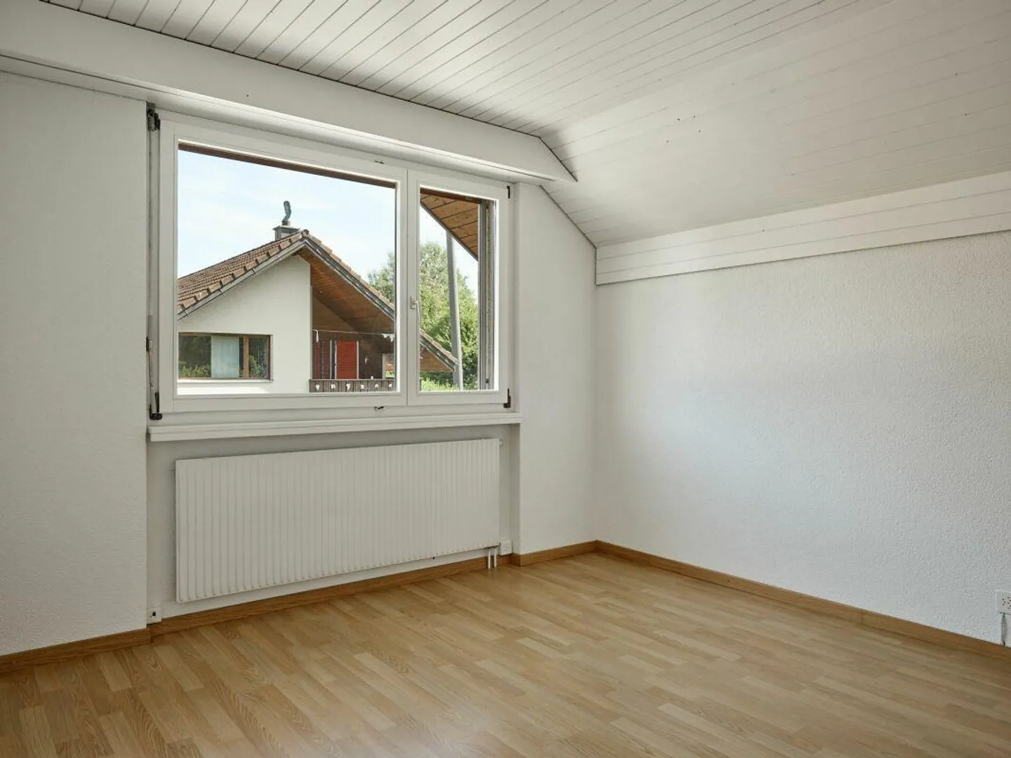 End Row House with Pool and Large Garden - Photo 15 of 17