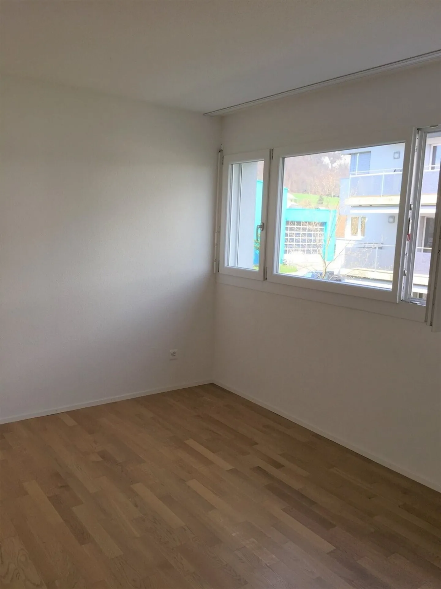 Appartement moderne avec balcon - Photo 3 sur 8