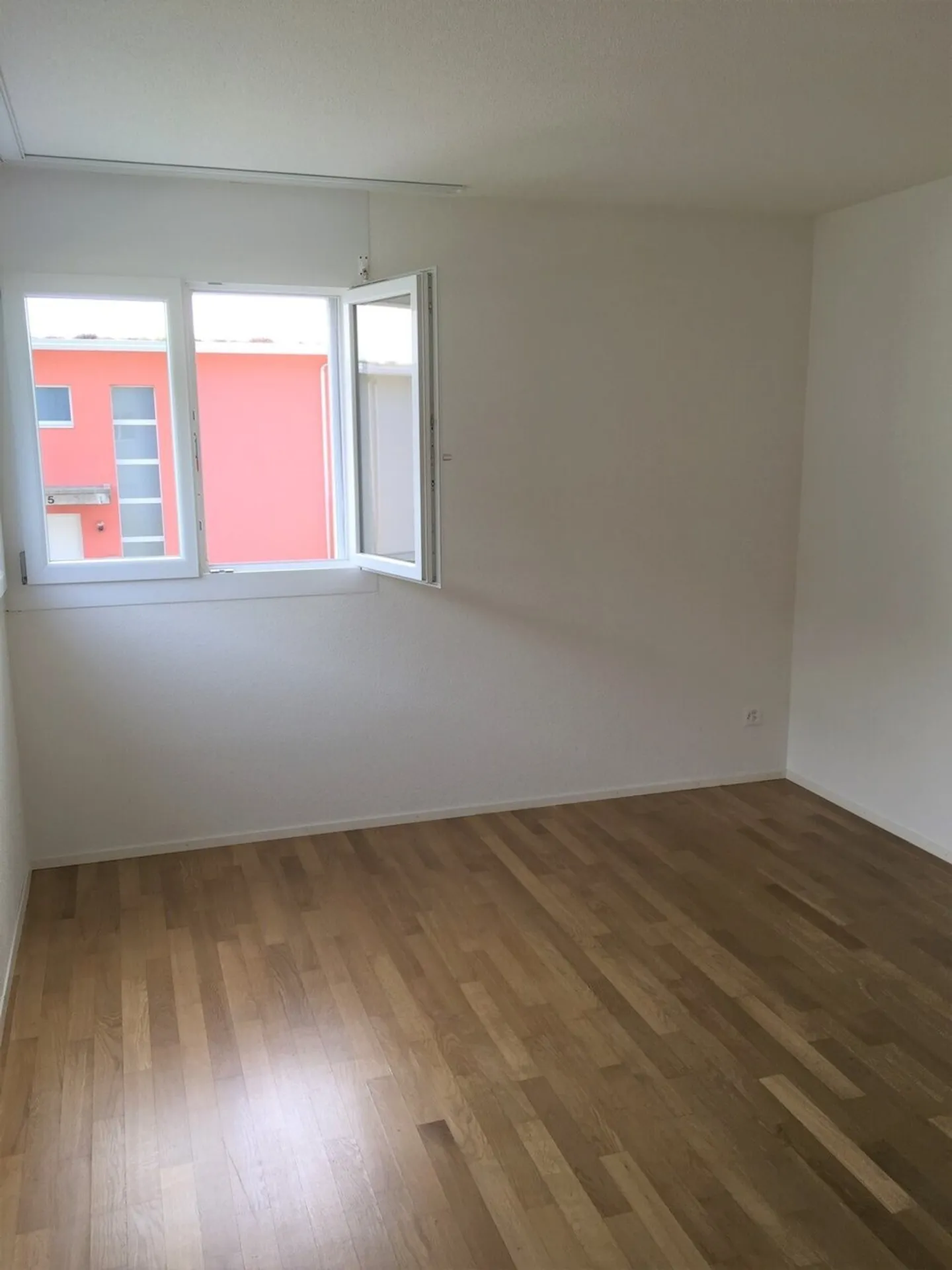 Appartement moderne avec balcon - Photo 4 sur 8
