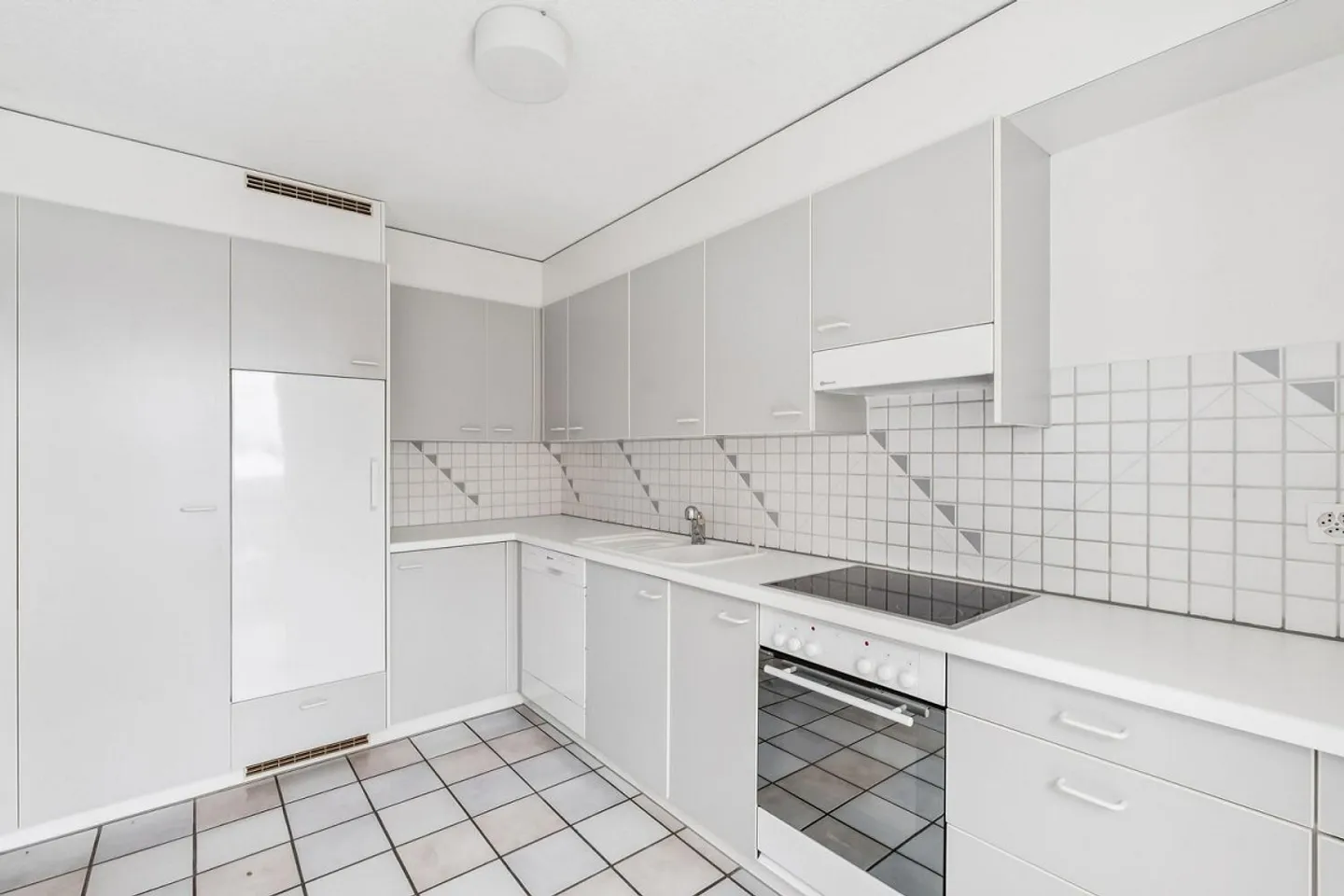 Charming penthouse with balcony - Photo 5 of 9