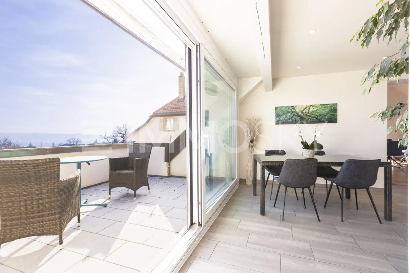 Chamblon: Charmantes 5.5-Zimmer-Dachwohnung mit atemberaubendem Blick! - Foto 5 von 5