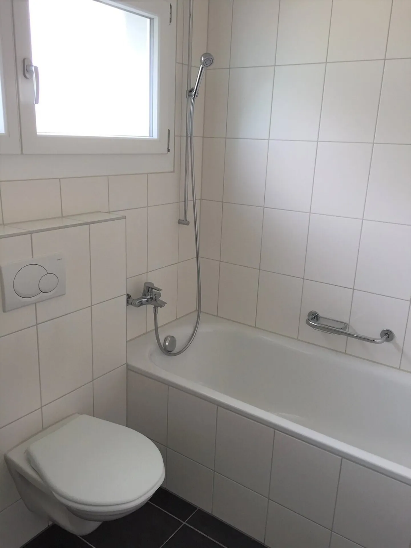 Appartement moderne avec balcon - Photo 7 sur 8