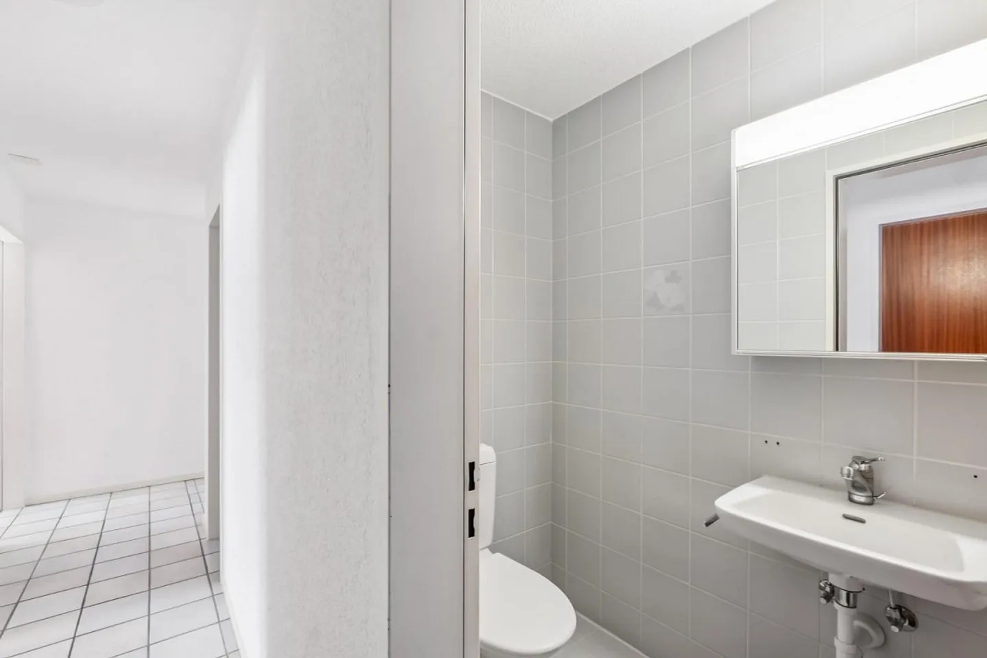 Charming penthouse with balcony - Photo 7 of 9